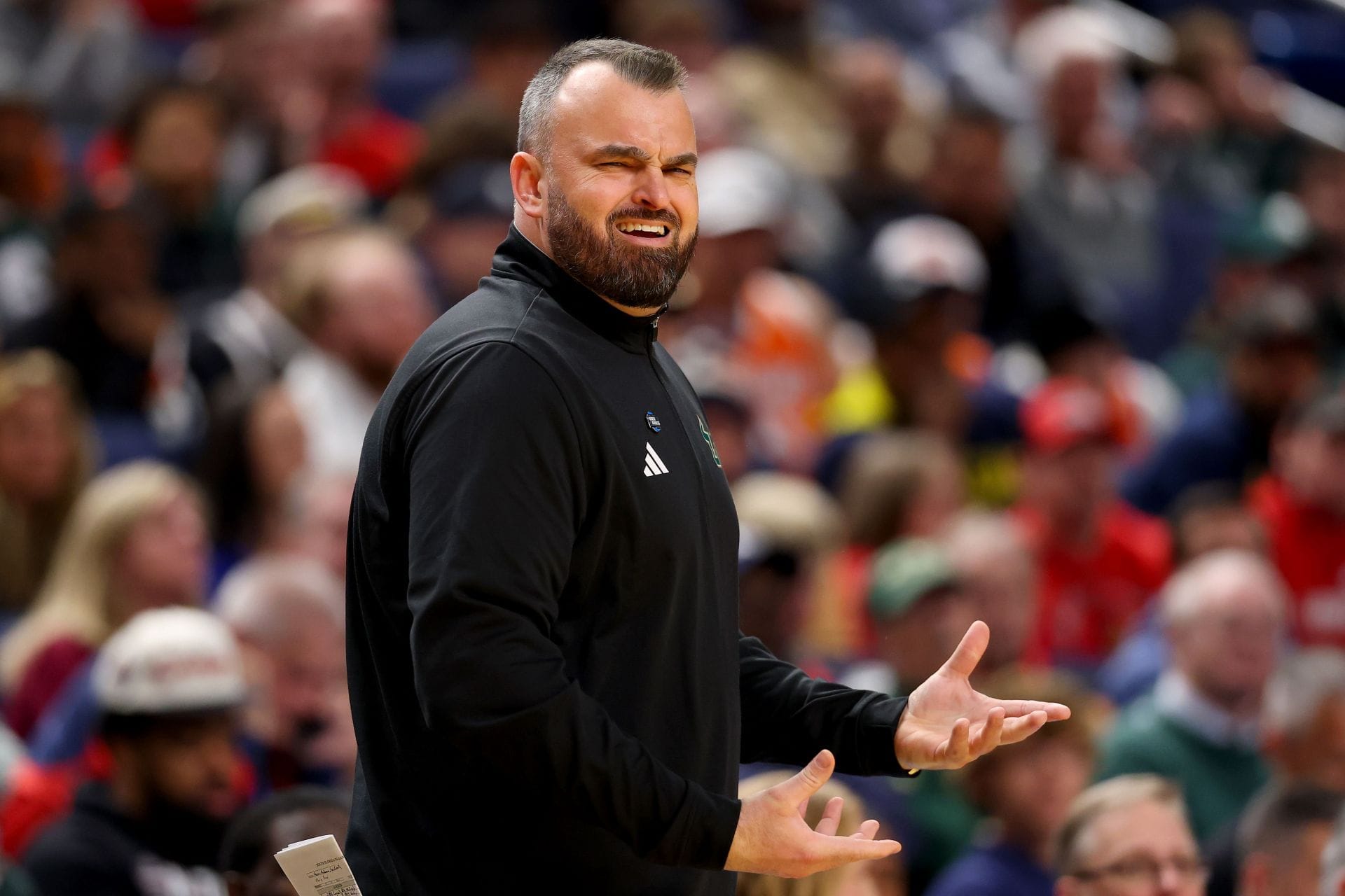 5 times Providence coach Bryan Hodgson & wife Jordan gave college hoops fans diehard couple goals