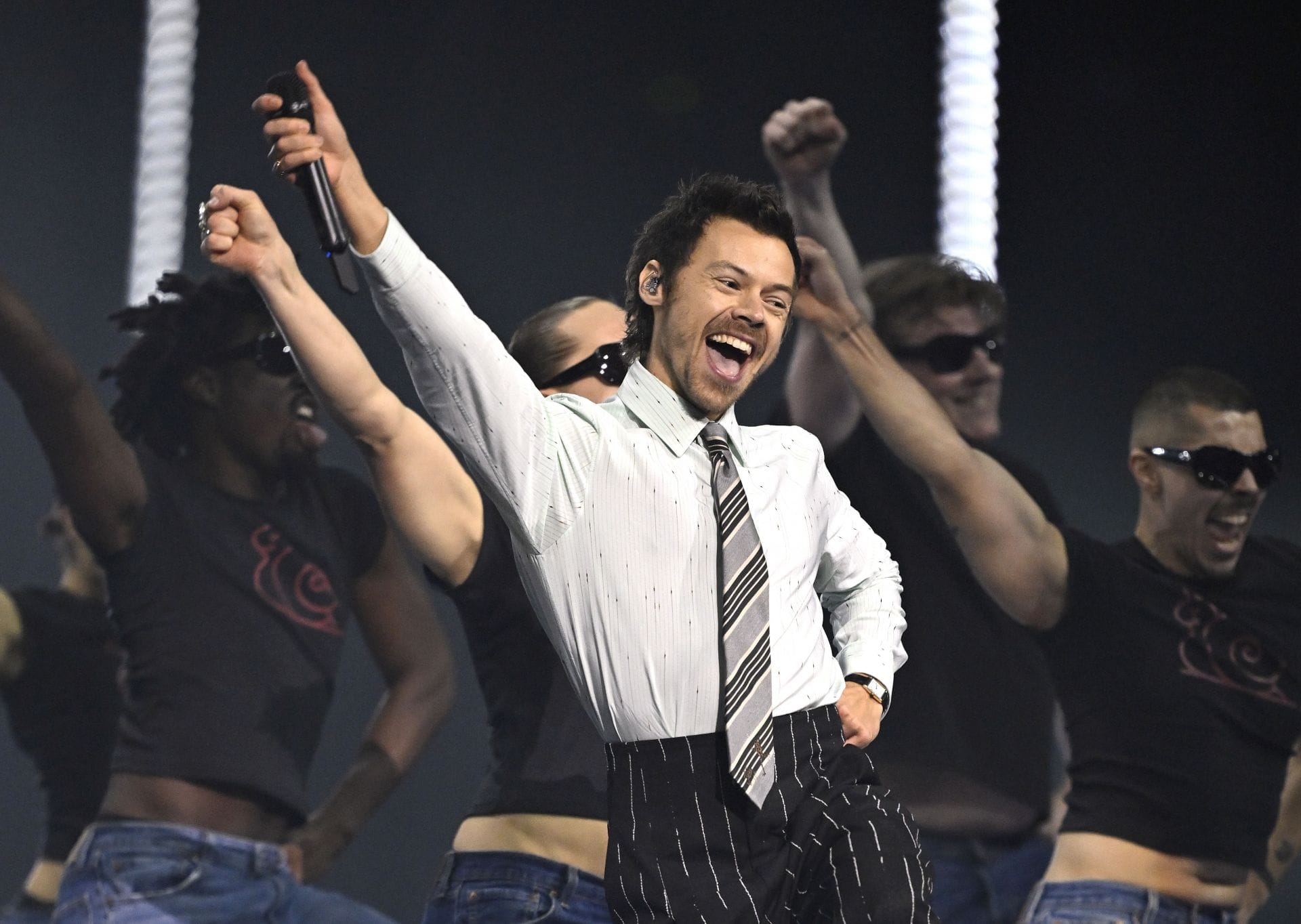 "Shut up because it's getting offensive" - Dan Wootton slams Harry Styles for pretending to be gay to boost album sales