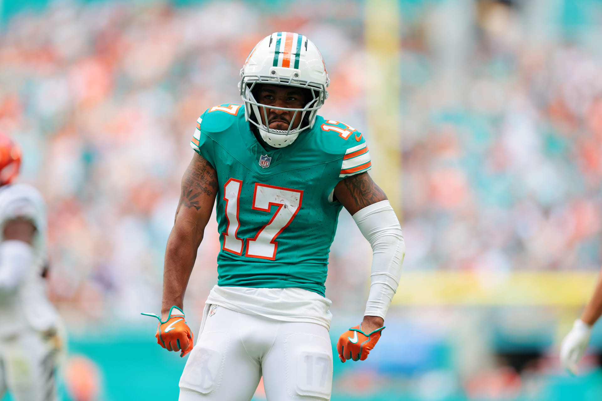 “Dolphins are tanking” “Wild overpay”: NFL fans react as Jaylen Waddle gets traded to Broncos during free agency