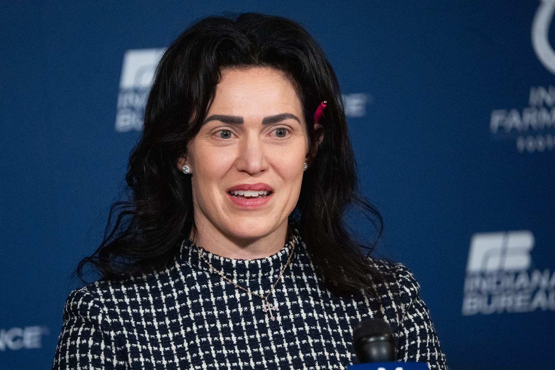 WATCH: Caitlin Clark-led Fevers surprise Carlie Irsay-Gordon as Colts CEO turns heads in glittering customized jersey