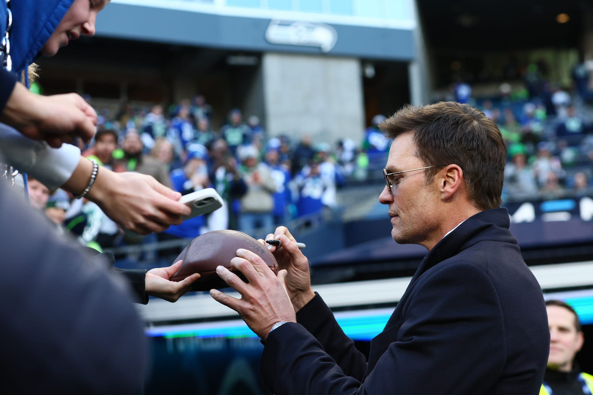 “March is for March Madness not Football” NFL fans react as empty seats take over Tom Brady, Joe Burrow featured Fanatics Flag Football Classic event 