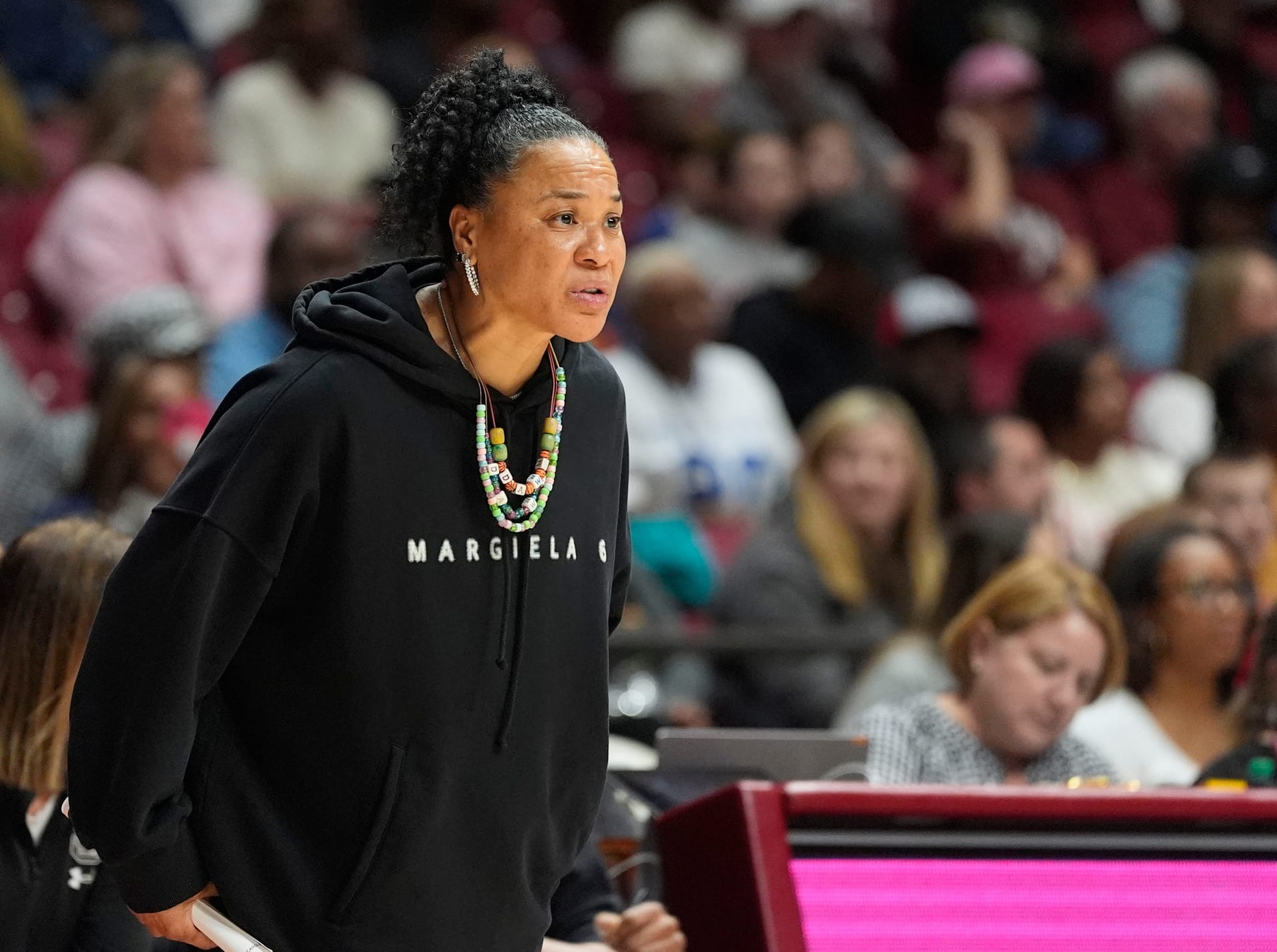 Dawn Staley to leave South Carolina? Latest report names Gamecocks HC ...