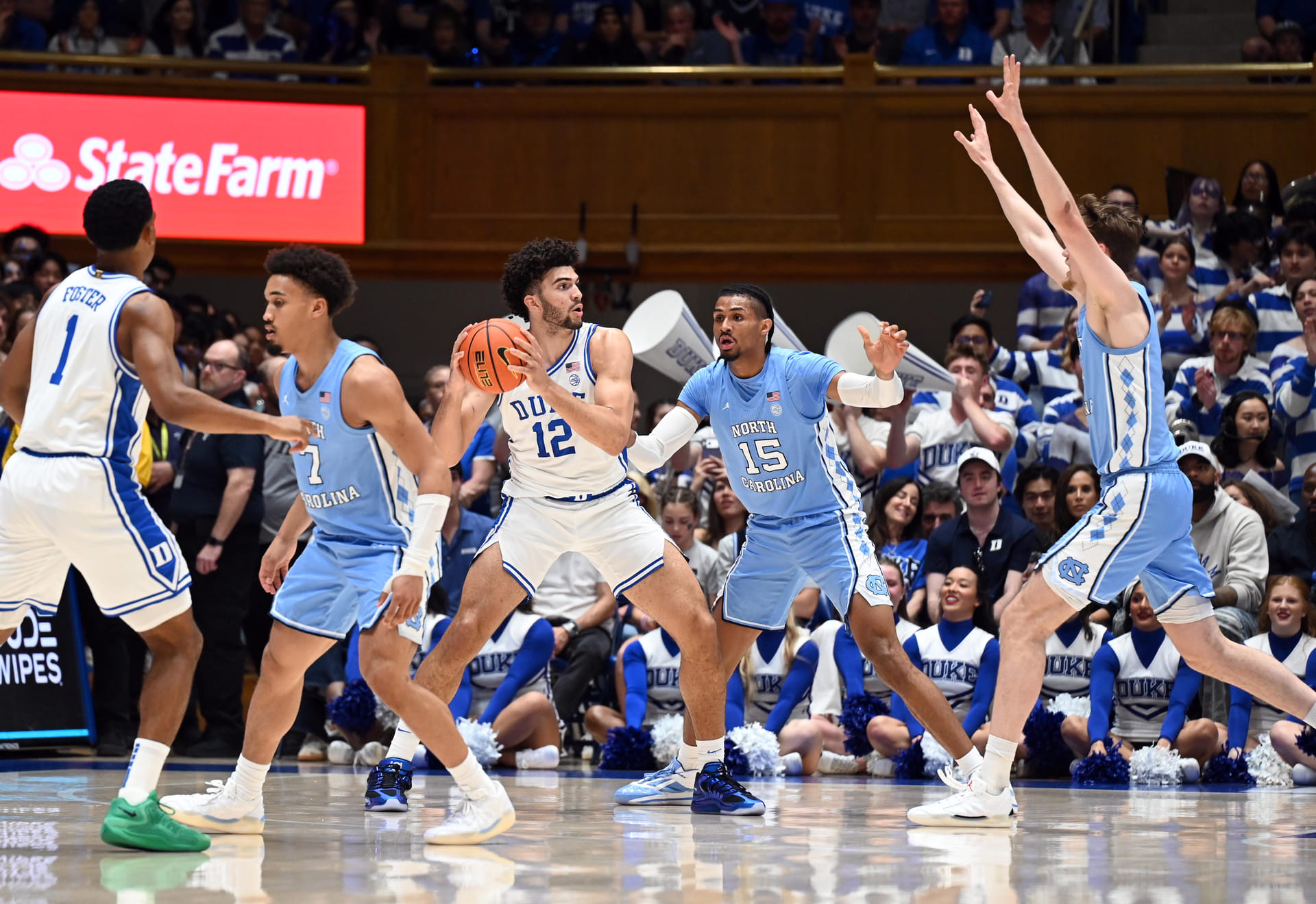 “UConn at 6 what a joke,” “How is Tennessee still ranked”: College Hoops fans outraged over latest AP Poll Top 25 after Week 18