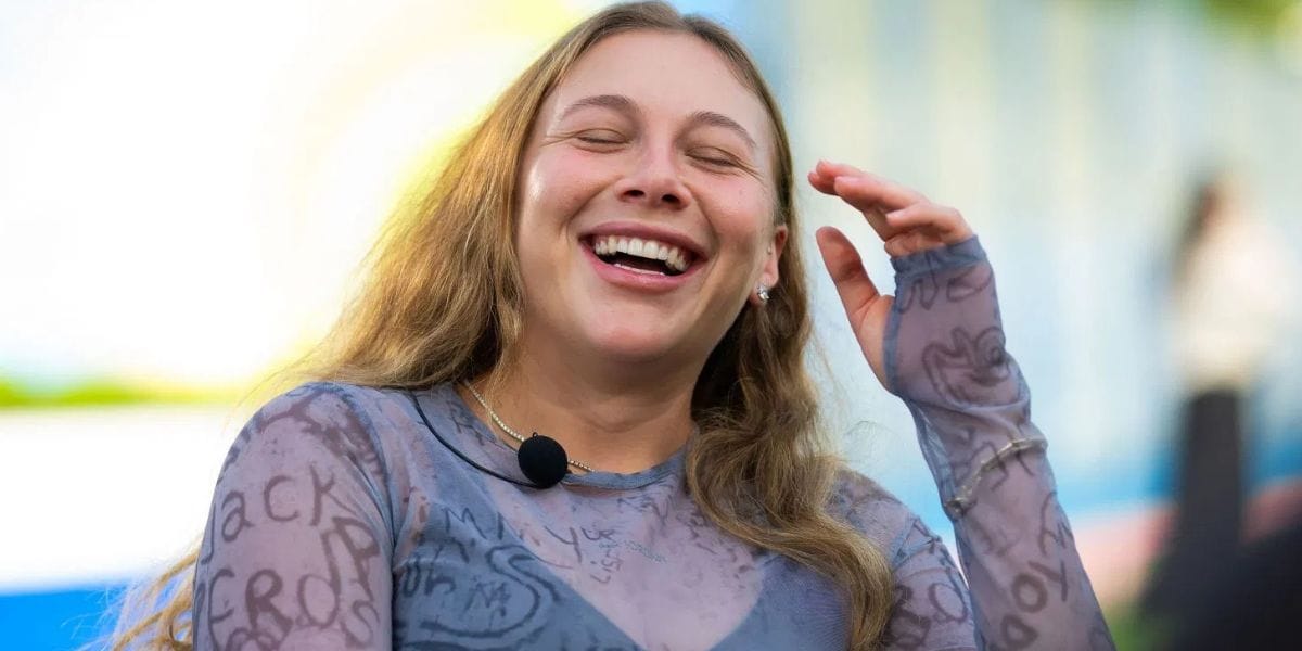 PICTURES: Amanda Anisimova serves up the glam in stunning one-piece swimsuit, relaxing pool fit & more