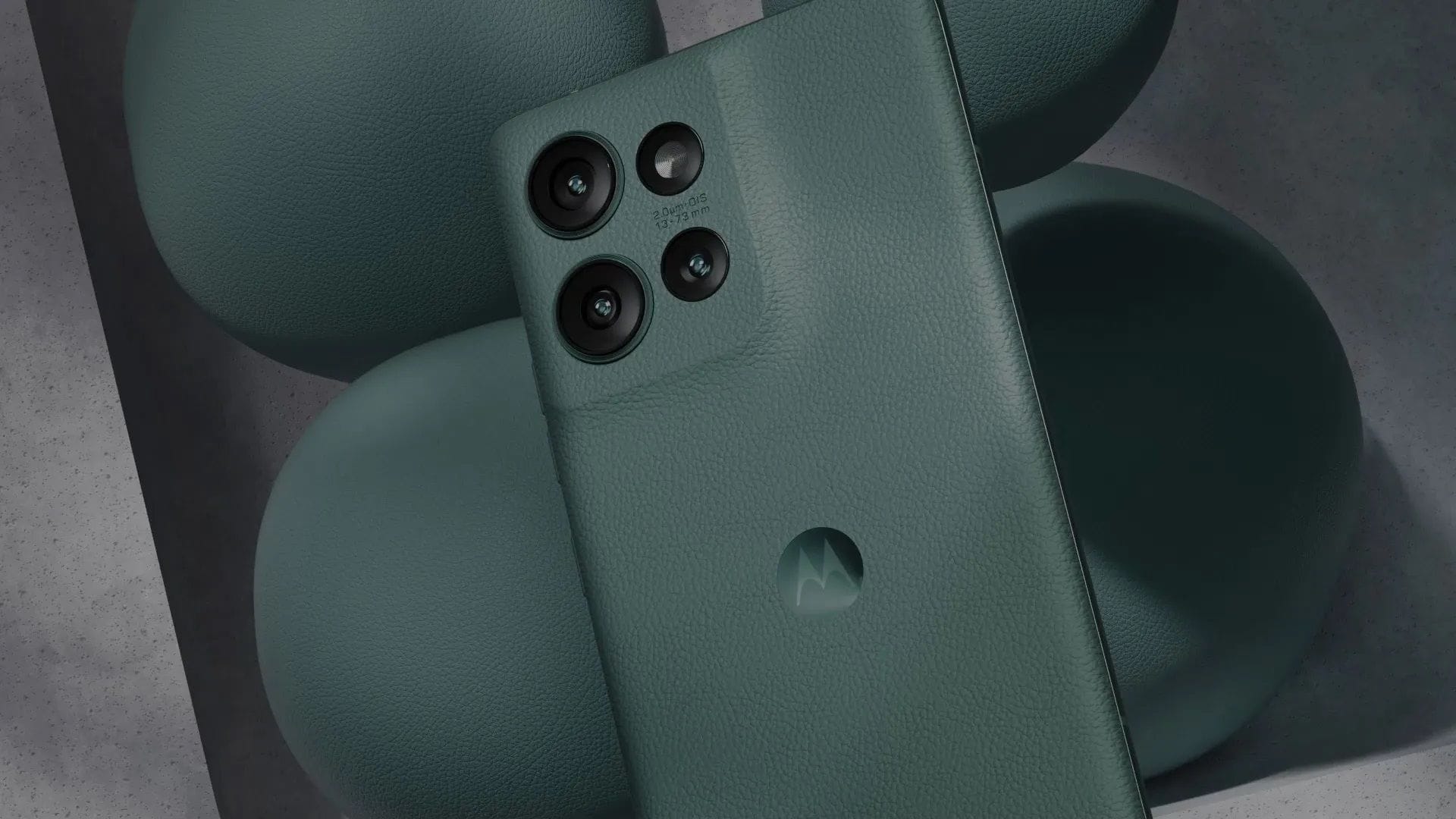 Moto Edge 50 phones reportedly dying with Android 16: Should you avoid updating?