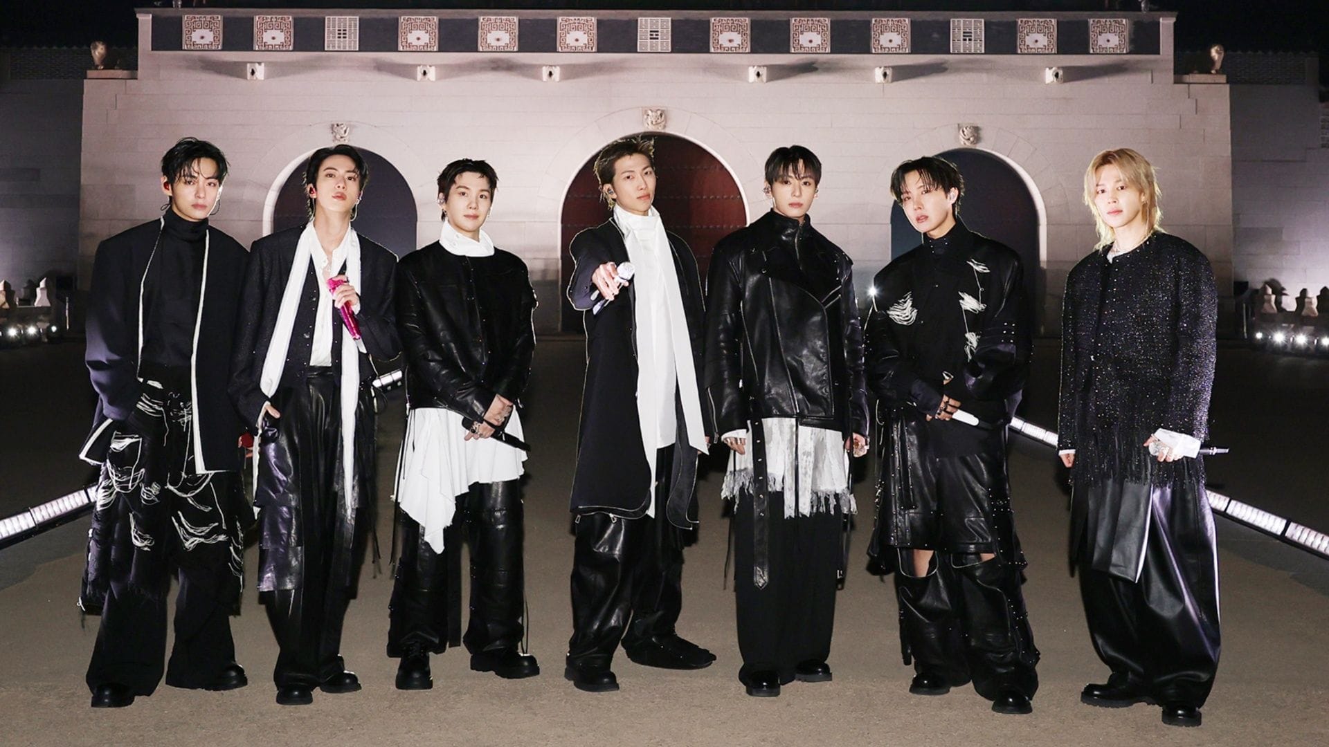 “This is not BTS’s fault”- Fans react as Gwanghwamun stores report ₩1 million losses, 700 kimbap wasted after concert crowd falls below estimates