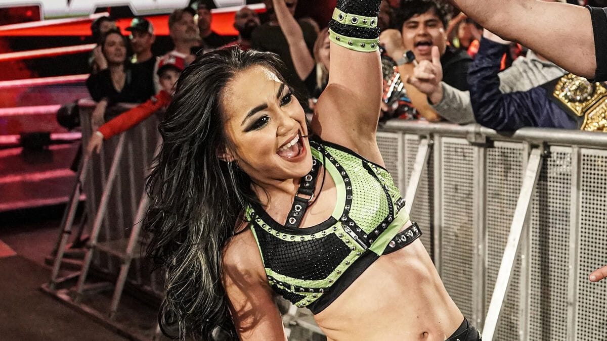 Roxanne Perez breaks character to send heartfelt message to WWE legend