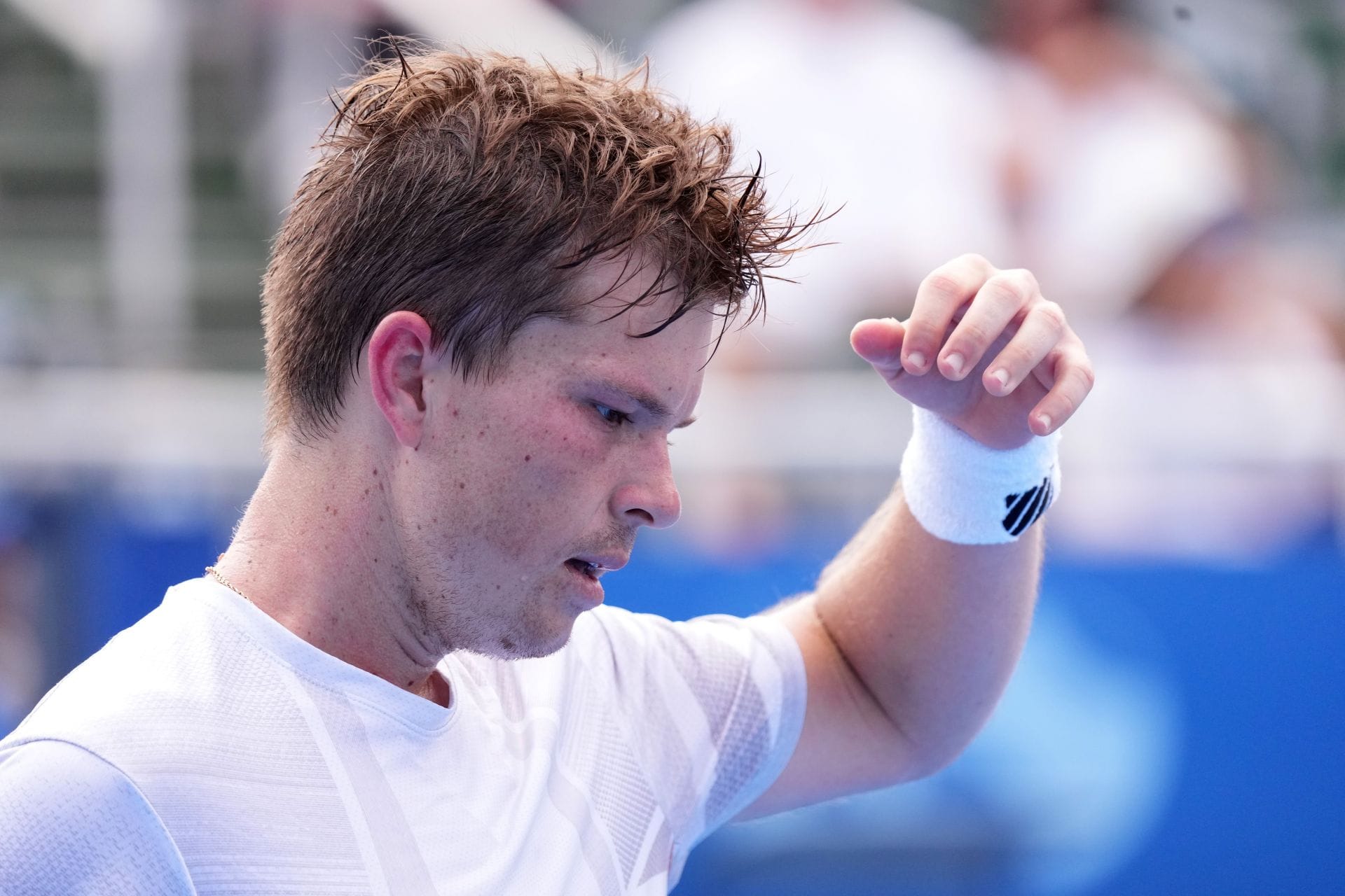 "Horrible"; "Should be punished" - American ATP pro criticized by fans for overreacting to ball boy's accidental hit