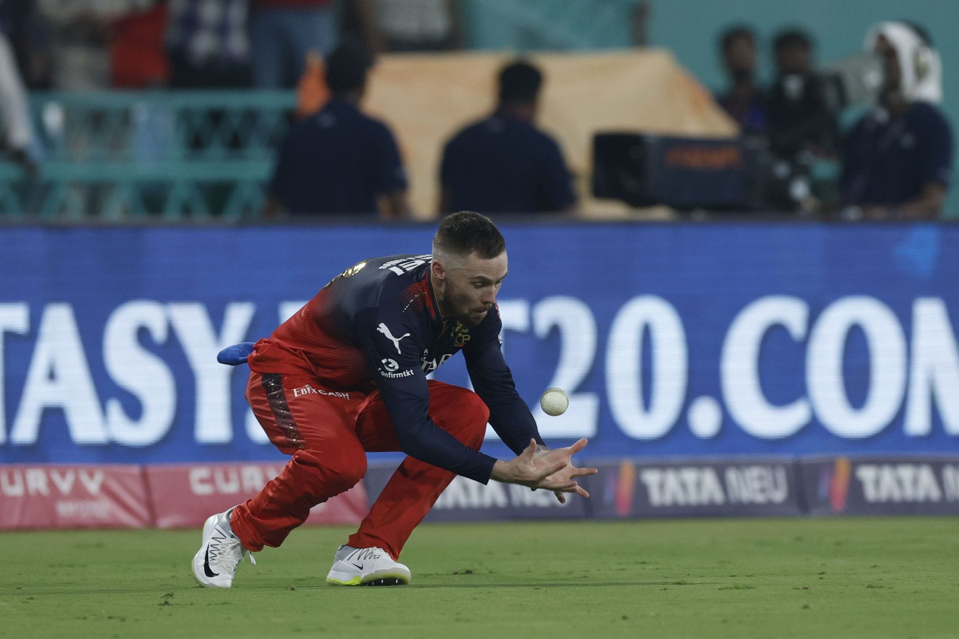 Phil Salt takes a one-handed stunning catch to end Ishan Kishan’s carnage in RCB vs SRH IPL 2026 match [Watch]