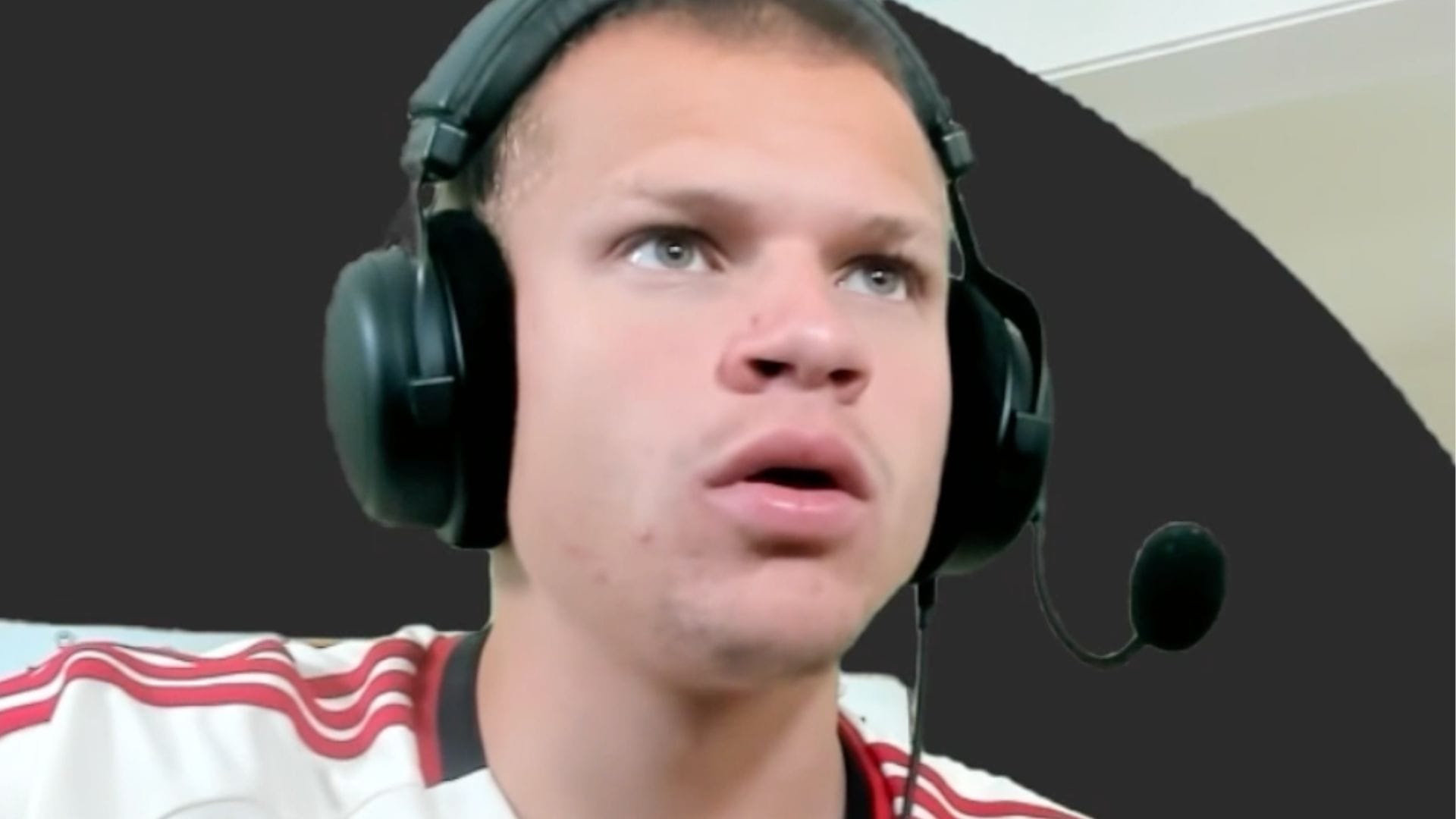 "I also heard Apex is kind of in the gutter": Jynxzi announces he'll be grinding Apex Legends and League of Legends