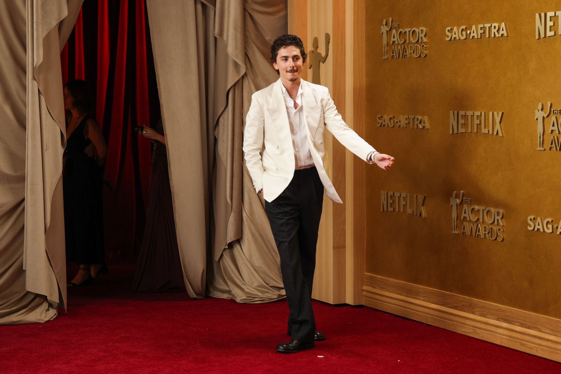 “People arguing online while theaters sit empty”: Fans react after ADELA claims Timothee Chalamet’s comment on ballet & opera is “not wrong” 