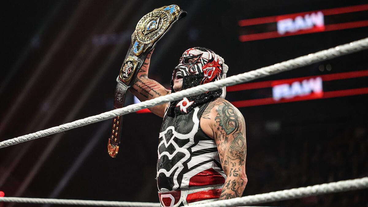 BREAKING: 4-time WWE Intercontinental Champion answers Penta's open challenge ahead of RAW