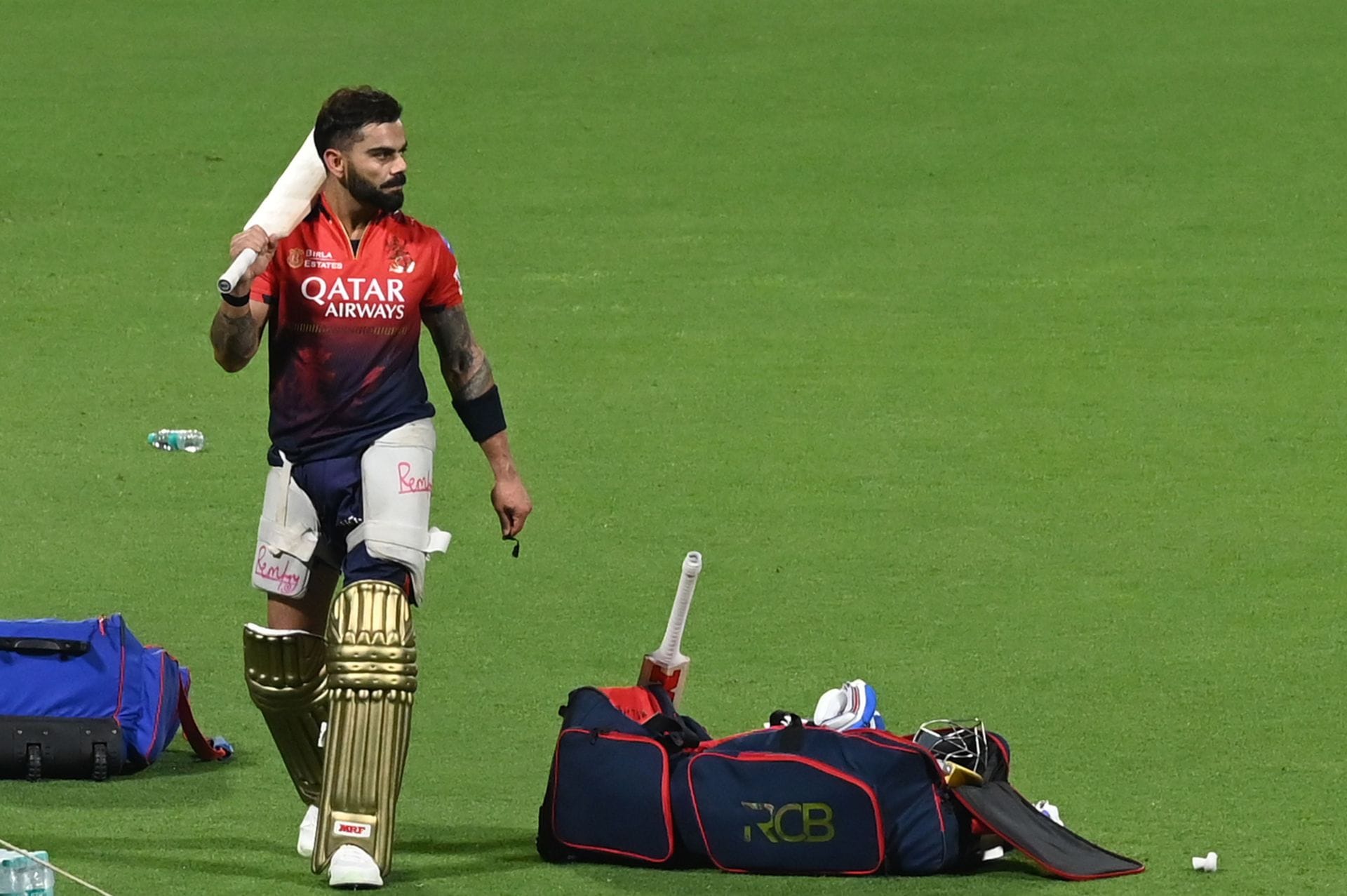 Virat Kohli gives batting tips to RCB’s new overseas signing during first IPL 2026 training [In Pictures]