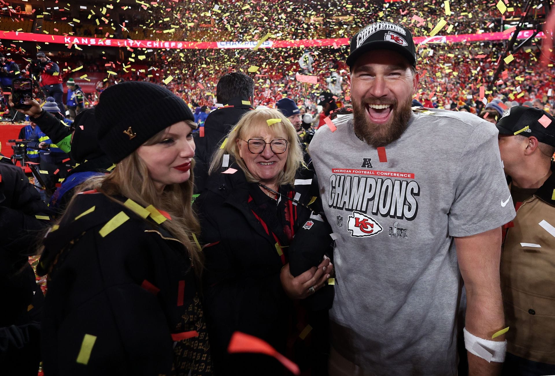 “Leave her alone” “Stop harassing that woman”: NFL fans rip TMZ for grilling Travis Kelce’s mom Donna over Chiefs TE’s wedding with Taylor Swift