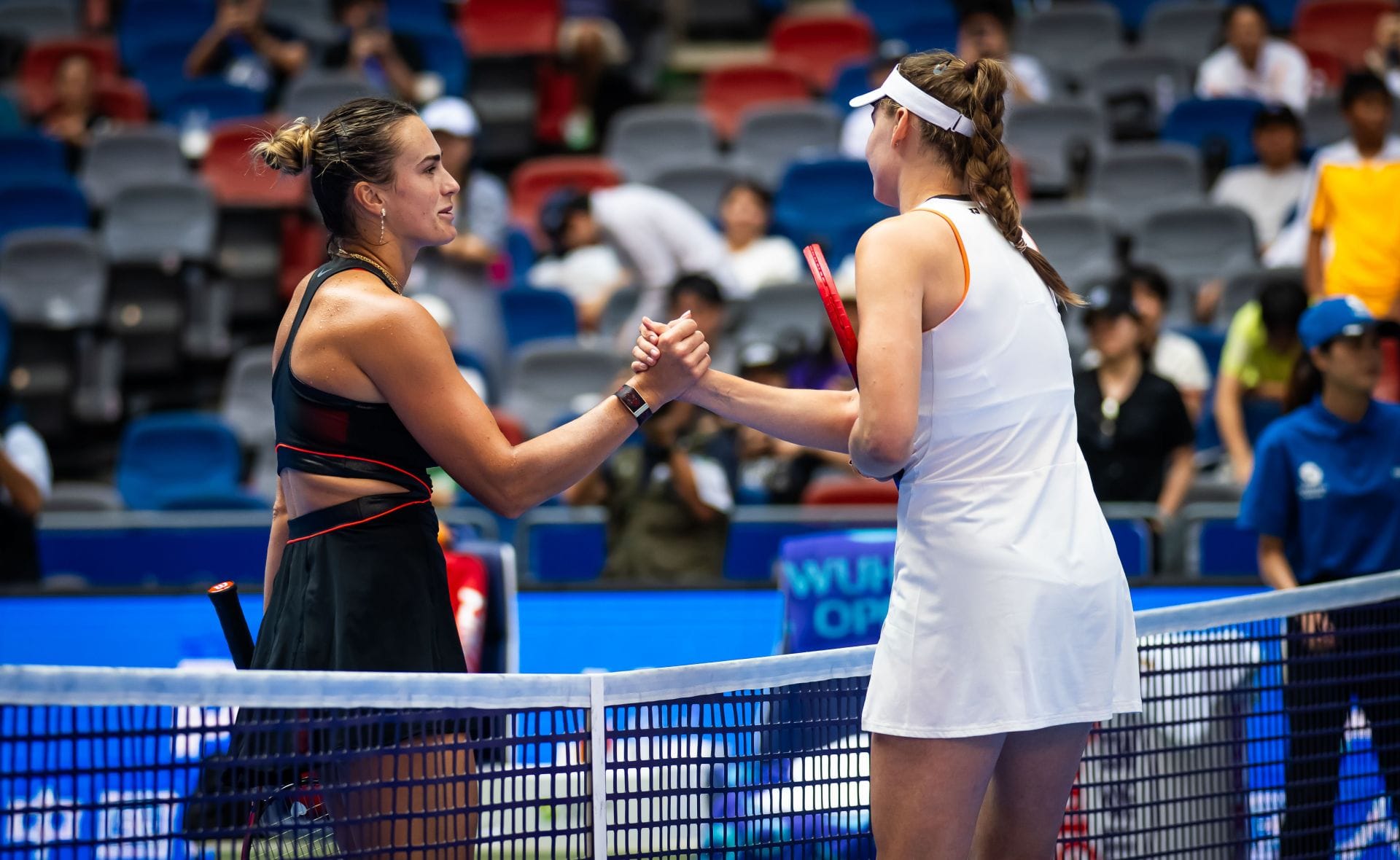 "Divorced family";"What goes on in the locker room?" - Aryna Sabalenka & Elena Rybakina's peculiar handshake at Miami Open catches fans' eyes