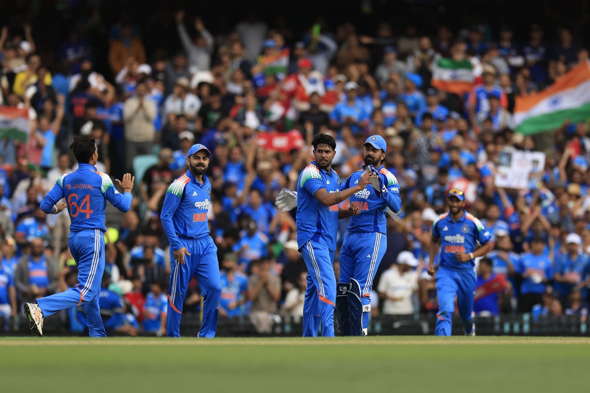 Team India star walks with a stick at BCCI awards due to injury ahead of IPL 2026 [Watch]