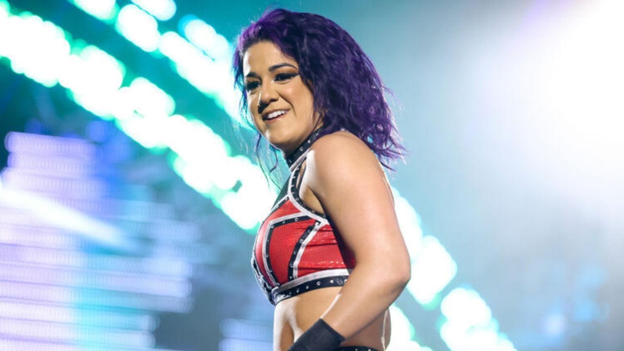 WWE fans boo Bayley; leaves her scrambling on RAW