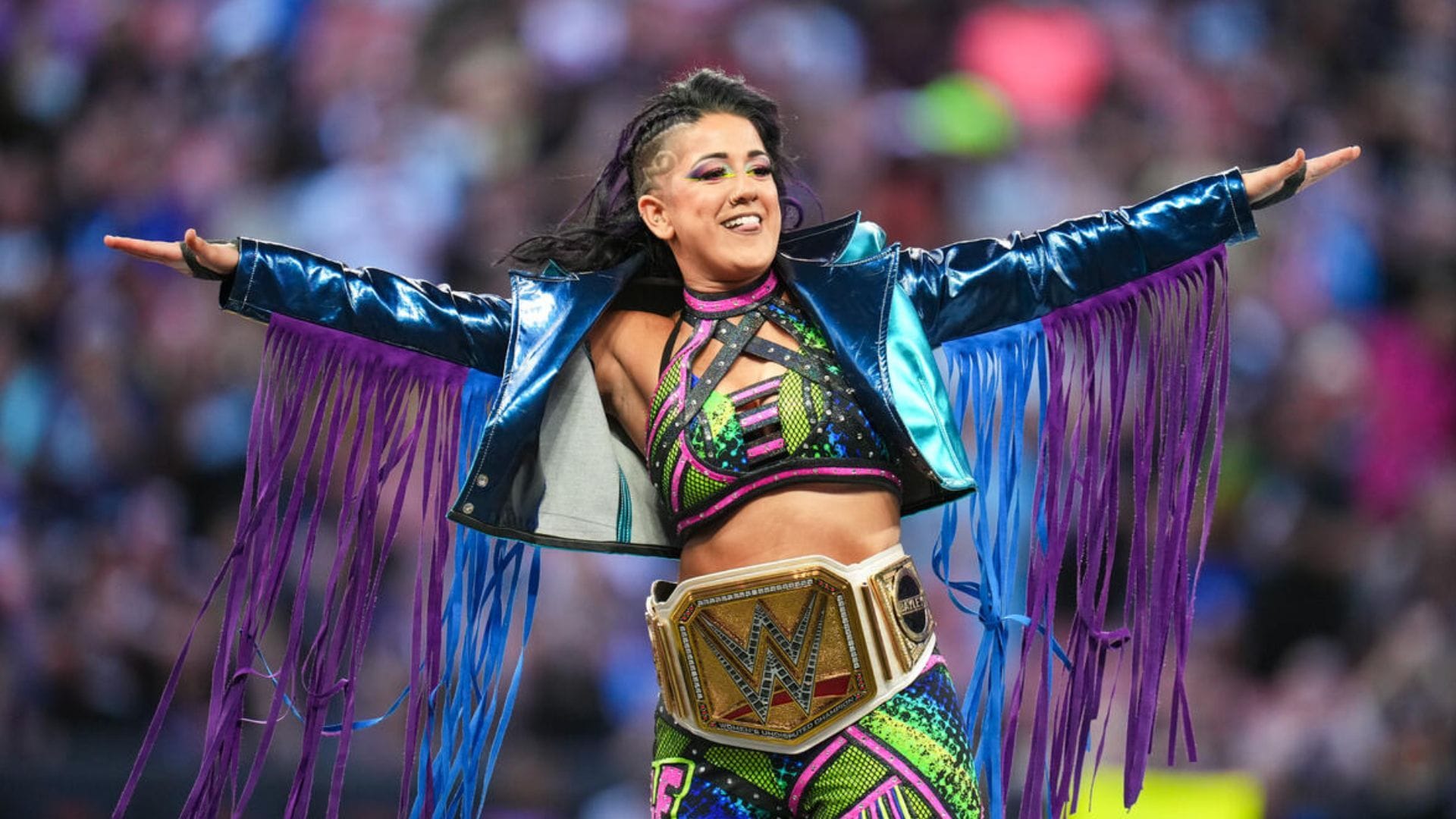 Major award-winning superstar pays tribute to Bayley on WWE SmackDown