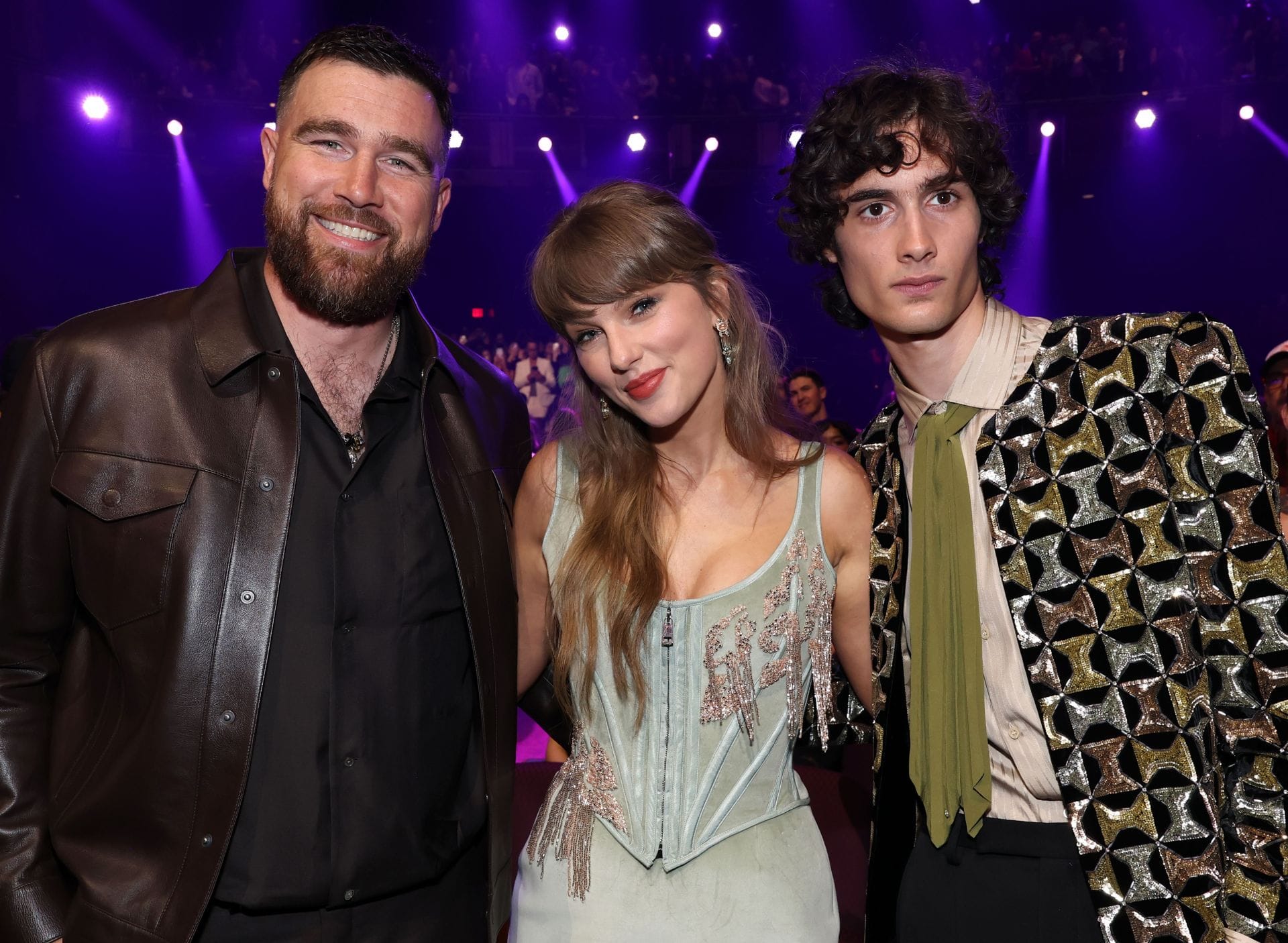 Travis Kelce drops 3-word reaction to Taylor Swift's sweet surprise in award-winning speech at iHeartAwards 2026