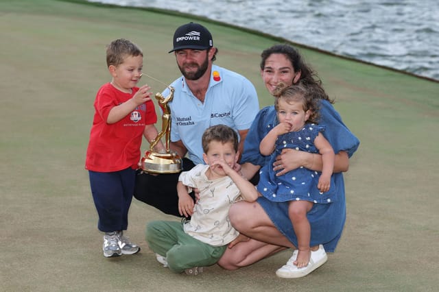  Cameron Young poses with the winner's trophy alongside wife Kelsey, sons John and Henry, and daughter Vivienne (Image Source: Getty)