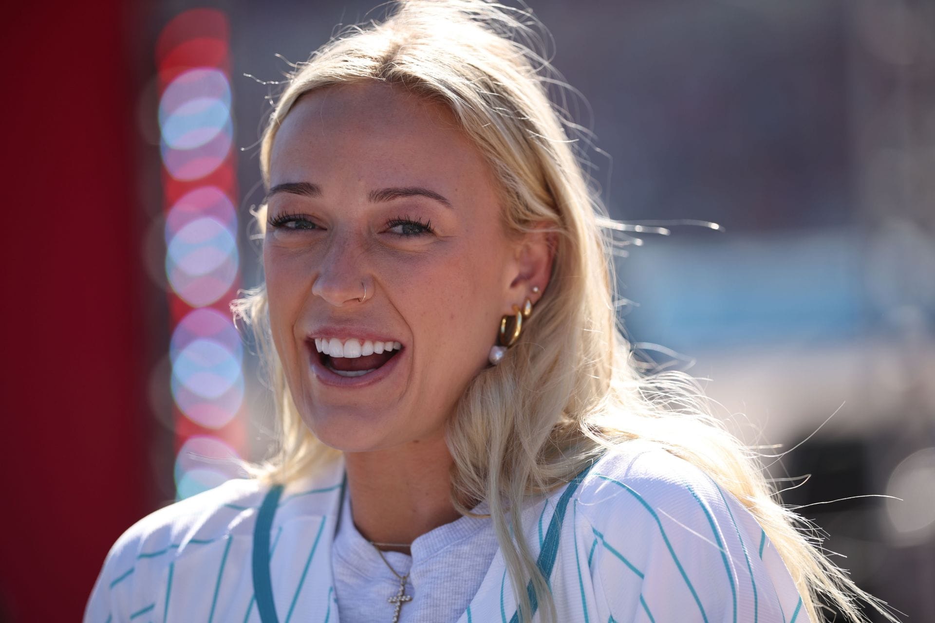 "Caitlin Clark did you take these pictures" - WNBA Fans Swoon Over Sophie Cunningham's Stunning Beachside Bikini Snap
