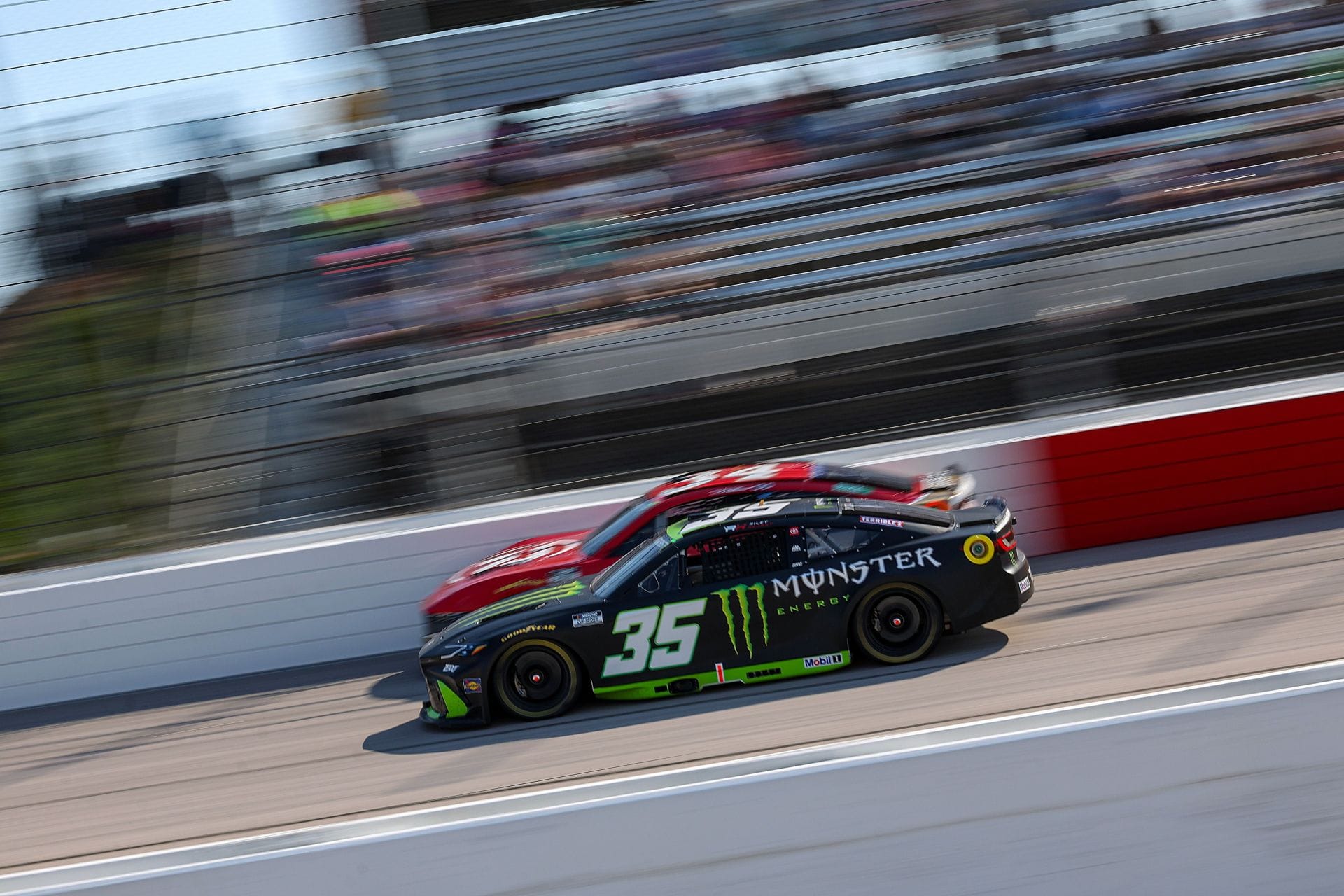 “Tell him to go f**k himself”: Michael Jordan’s NASCAR driver blasts Connor Zilisch despite an immediate apology after wreck