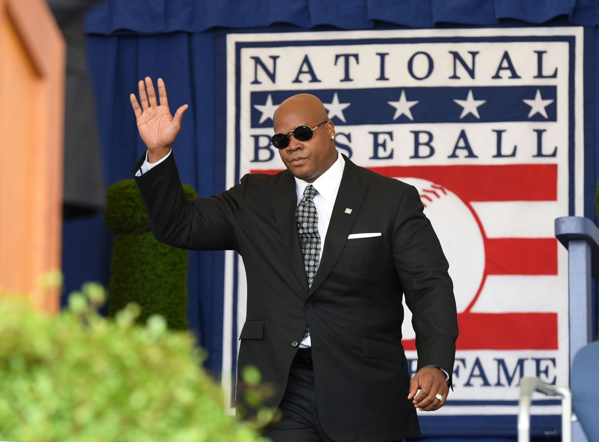 Why is MLB legend Frank Thomas suing White Sox, Nike and Fanatics? All you need to know the lawsuit