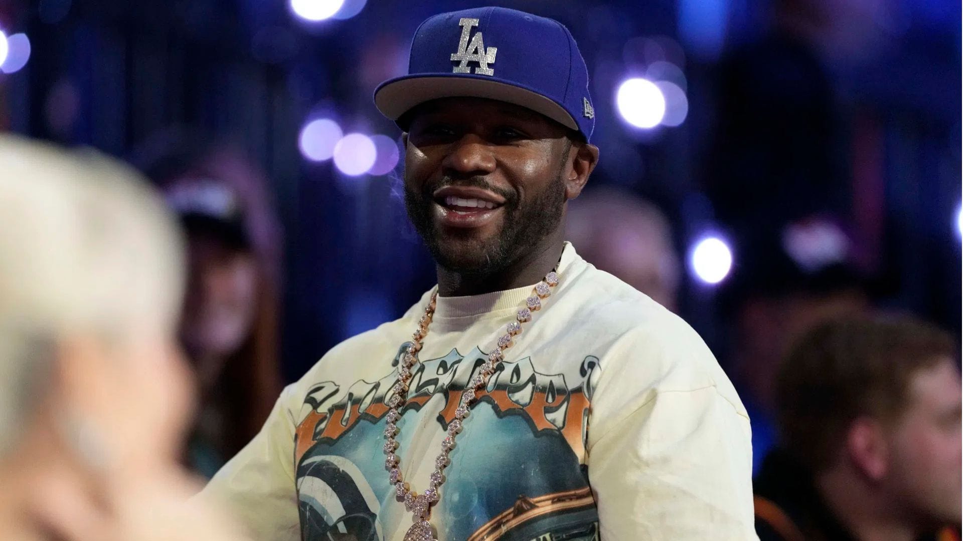 "Couldn't afford a team now anyway" - Fans troll Floyd Mayweather Jr. after saying he's no longer interested in owning an NBA team