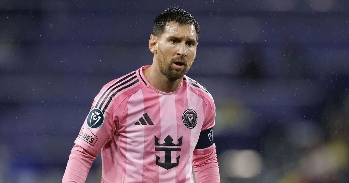"It is impossible to take the ball from him" – Former Barcelona star reveals only time he found it easy to stop Lionel Messi