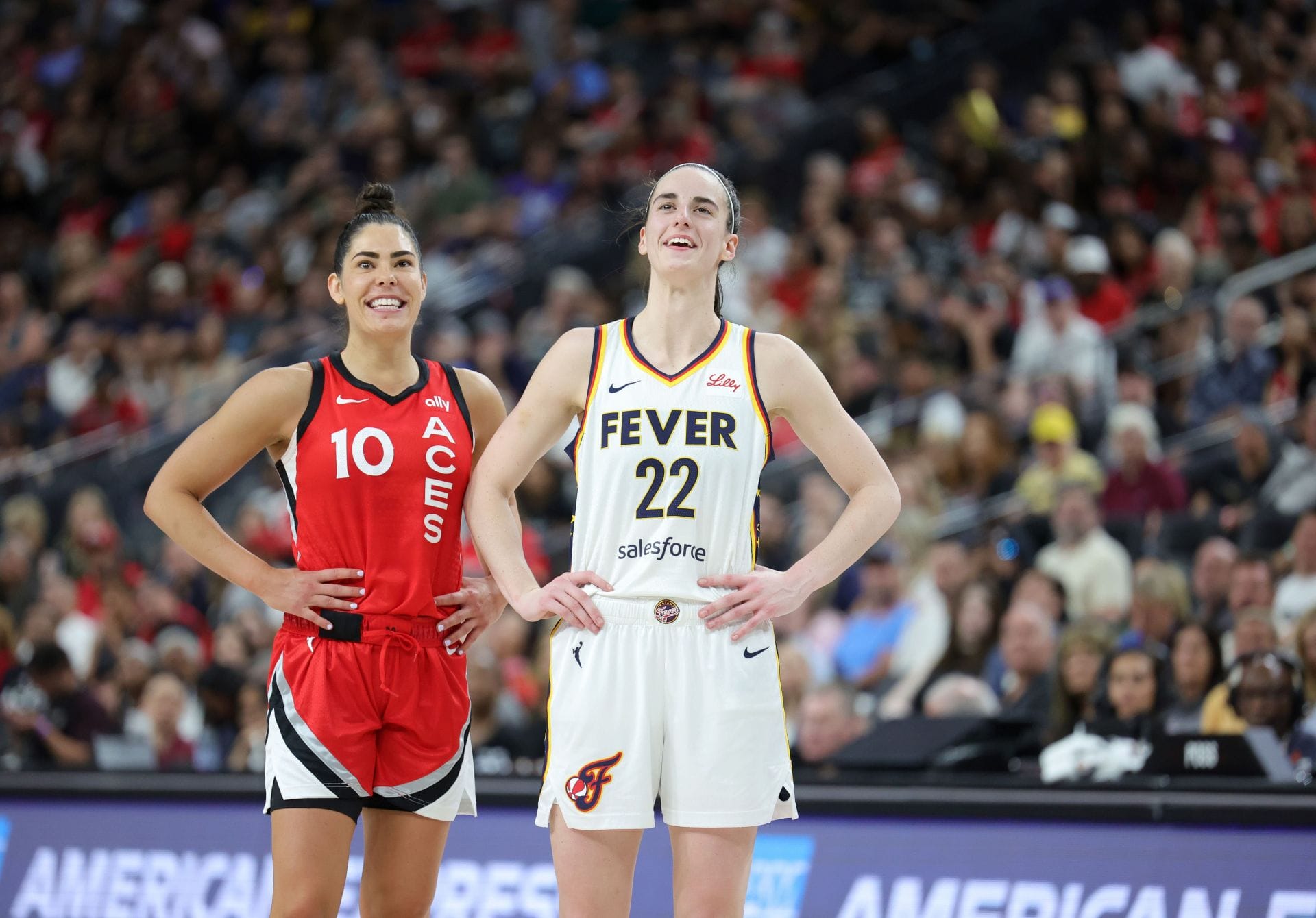 “KP gotta be stopped with the b**ty grab” – WNBA Fans Erupt After Kelsey Plum Awkwardly Reaches for Caitlin Clark During Team USA’s FIBA Practice