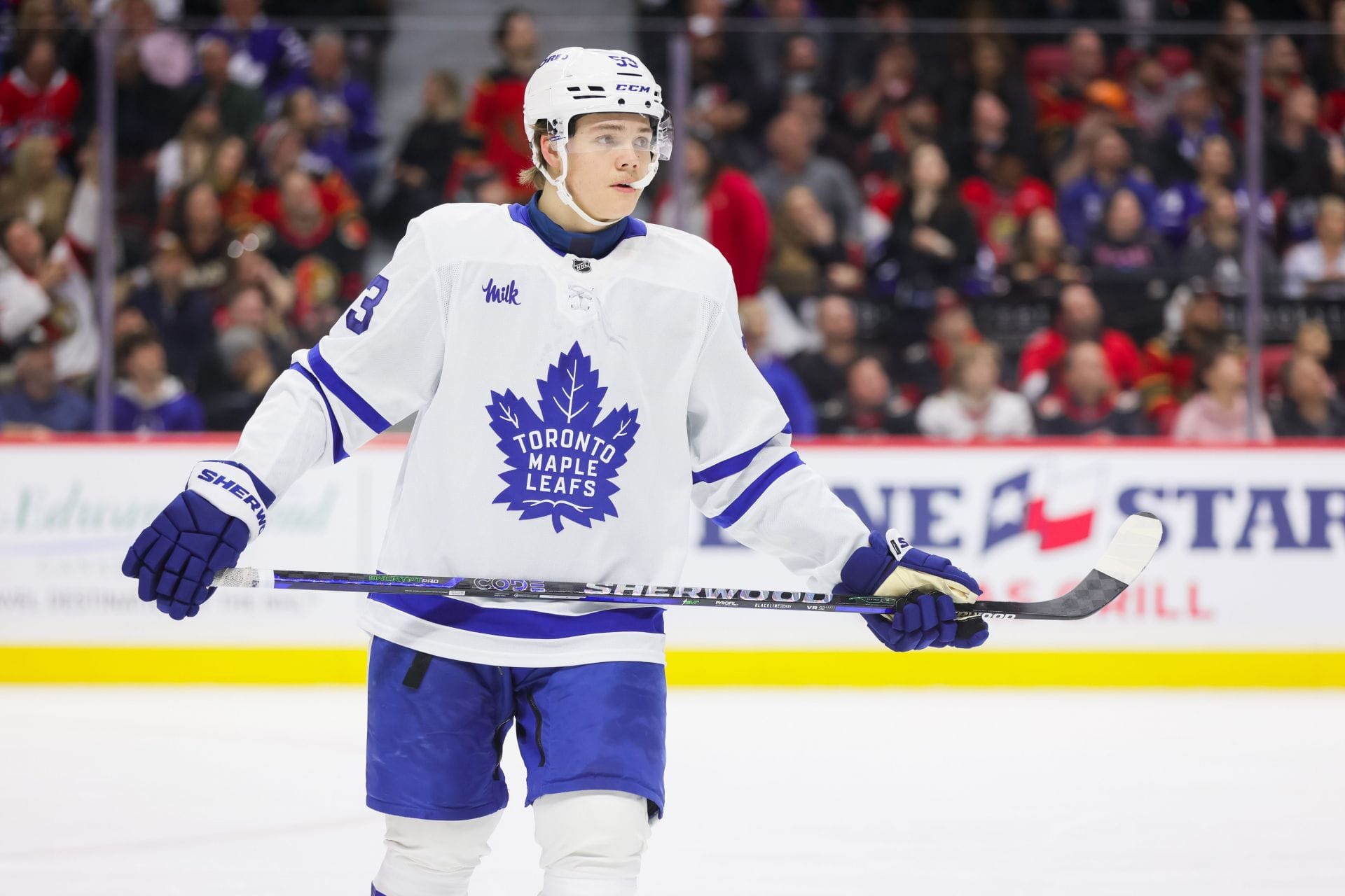 Maple Leafs give Easton Cowan his flowers for retaliating against 6-foot-7 beast Nikita Zadorov's boarding of John Tavares
