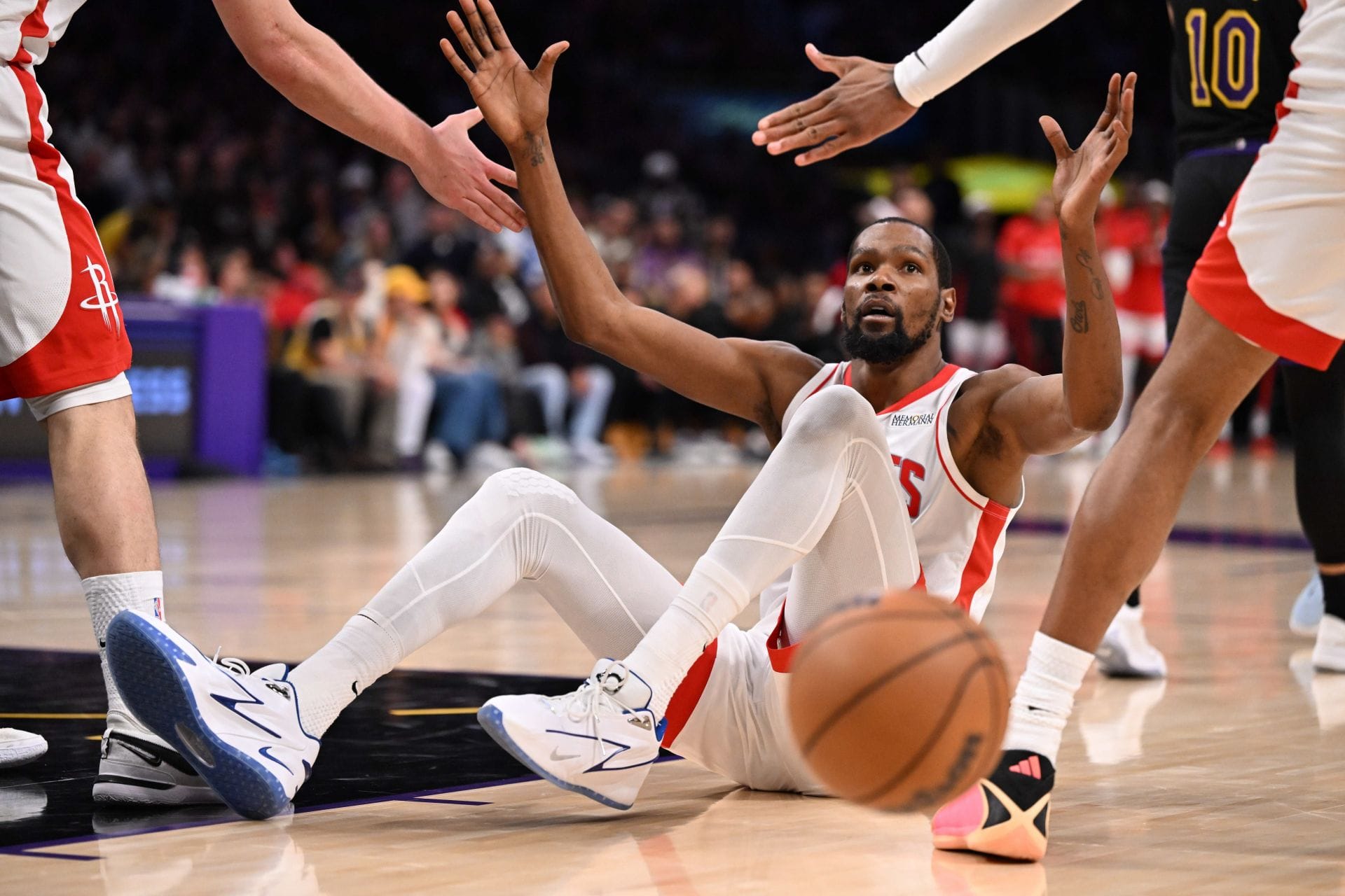"Sitting on the bench high as hell": Fans can't ignore Kevin Durant's eyes after bench video from Game 4 goes viral
