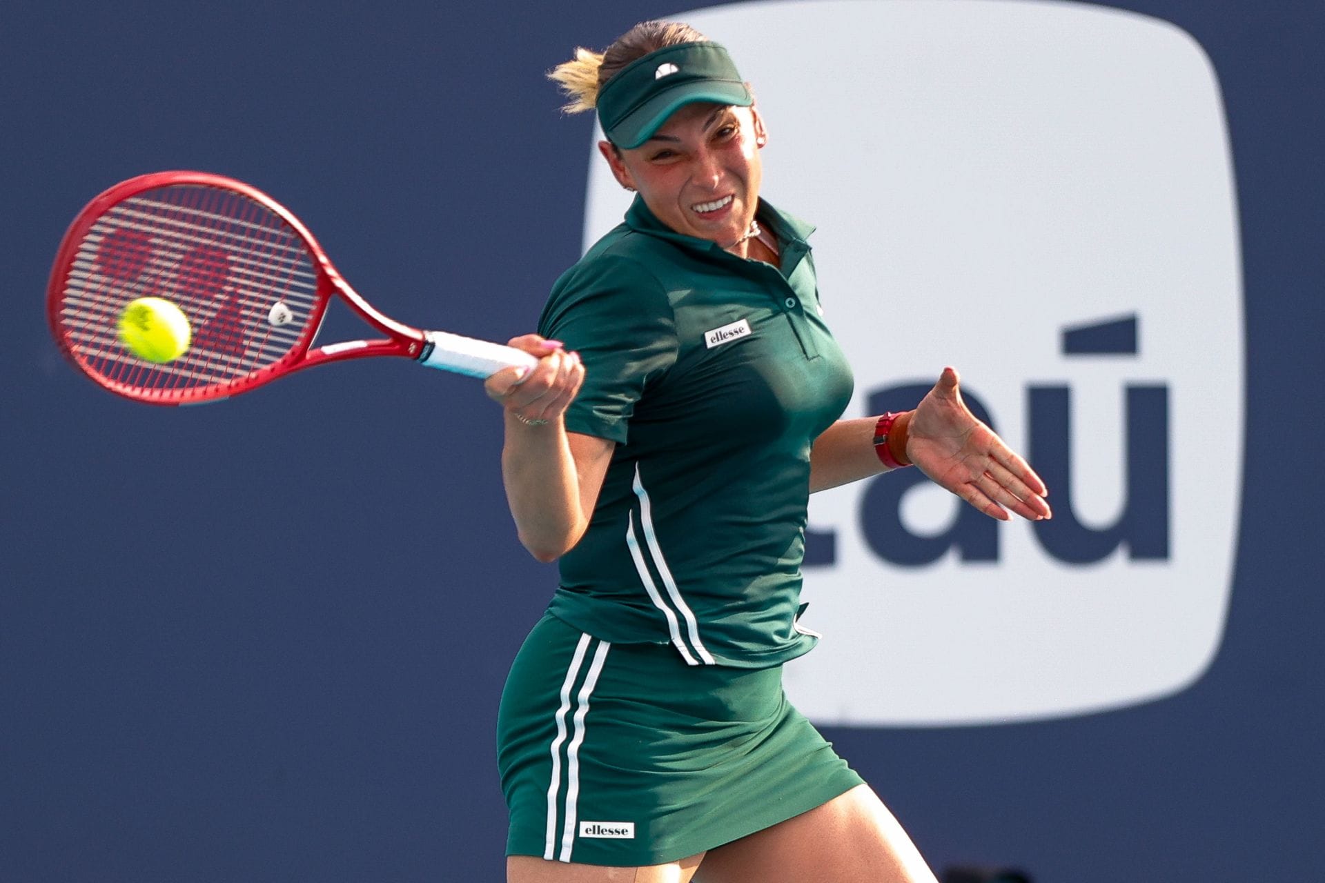 Donna Vekic during a qualifying-round match at the 2026 Miami Open (Source: Getty)