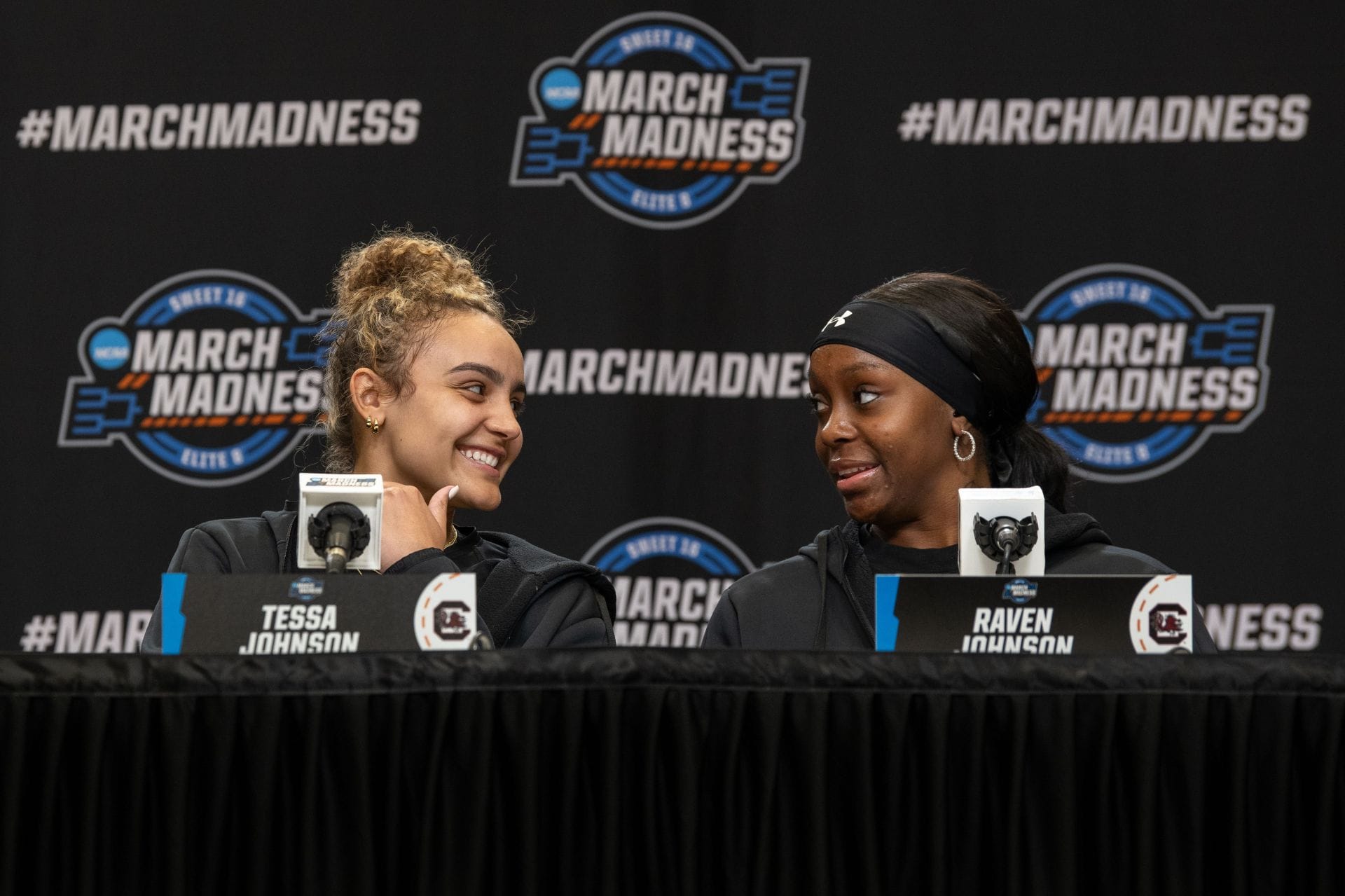 WATCH: South Carolina’s Ta'Niya Latson twerks with Tessa Johnson & Raven Johnson in latest TikTok ahead of Final Four