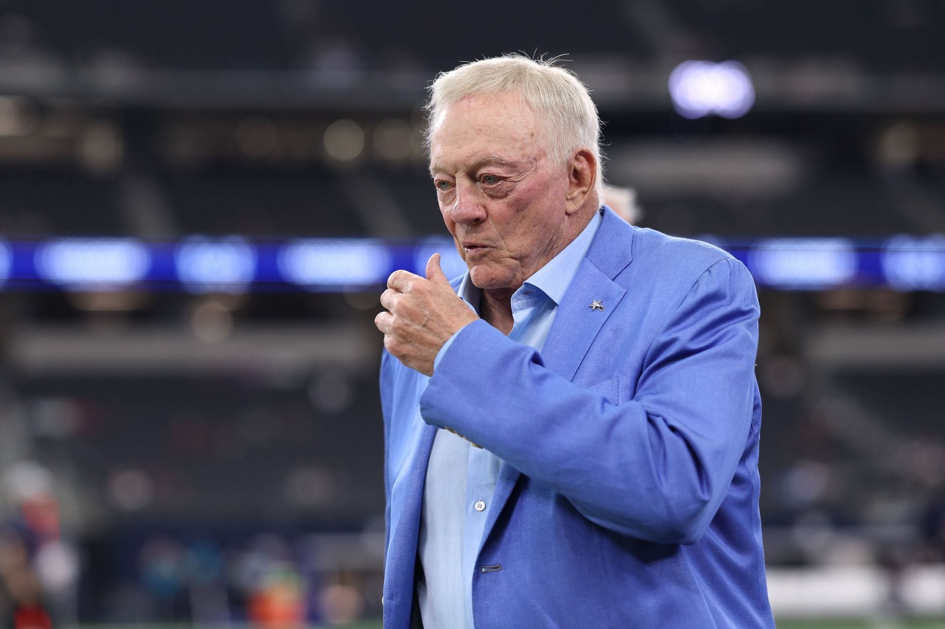 Jerry Jones eyes stealing Giants' top target in 2026 NFL Draft with blockbuster trade move: Report