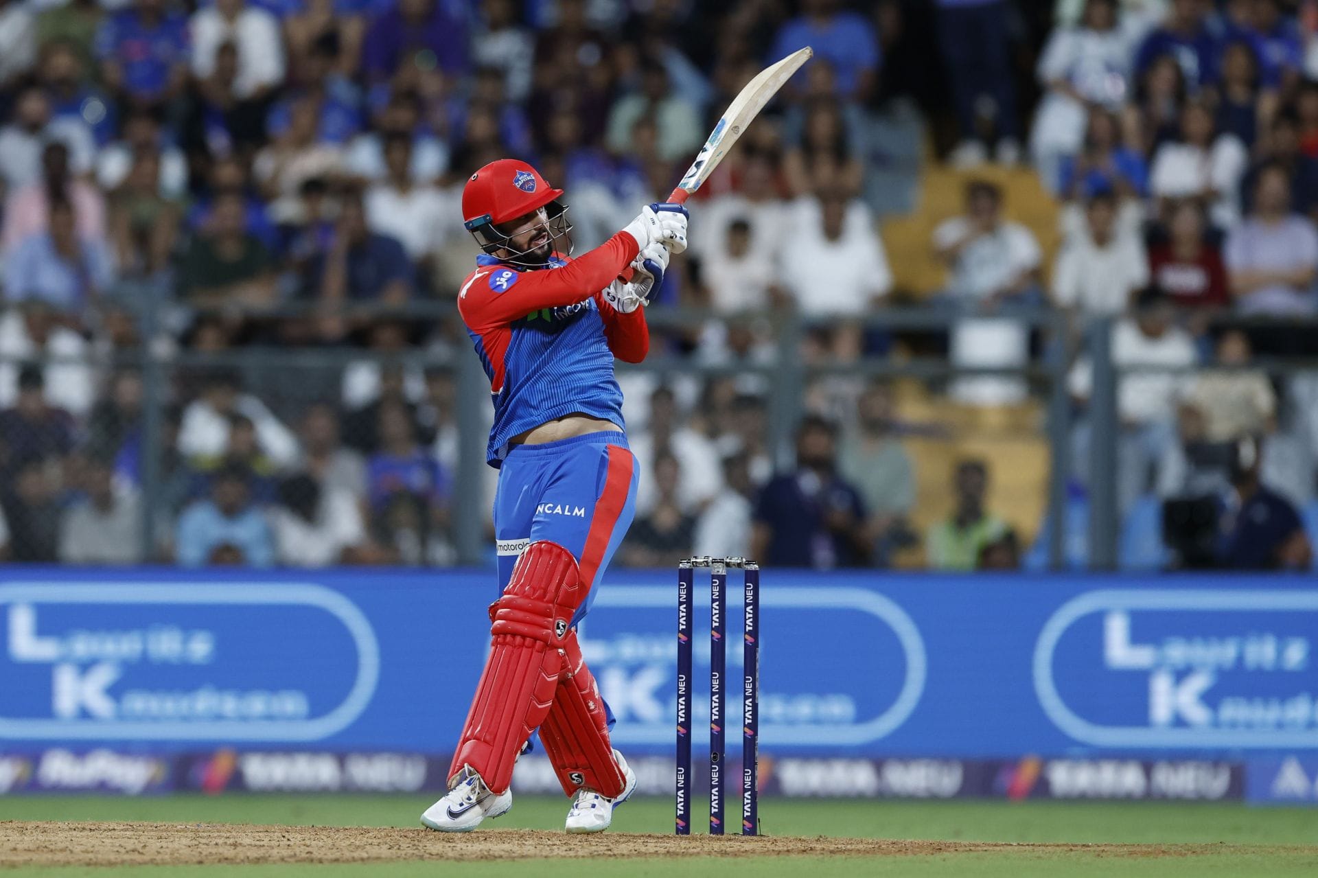 Sameer Rizvi hammers Mayank Markande for a massive 6 to reach second consecutive 50 in DC vs MI IPL 2026 match [Watch]