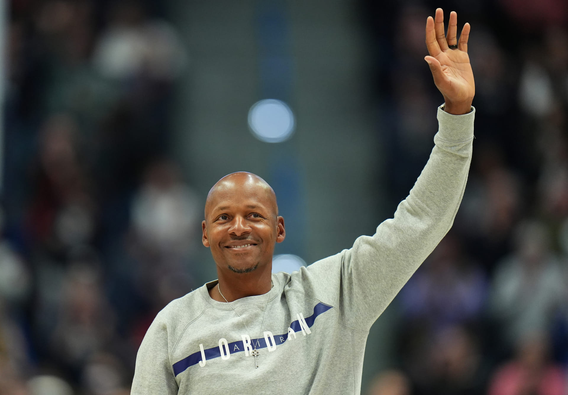 “They gave him a woman’s shirt,” “It’s Jesus Shuttlesworth”: College hoops fans erupt as Ray Allen’s UConn outfit goes viral