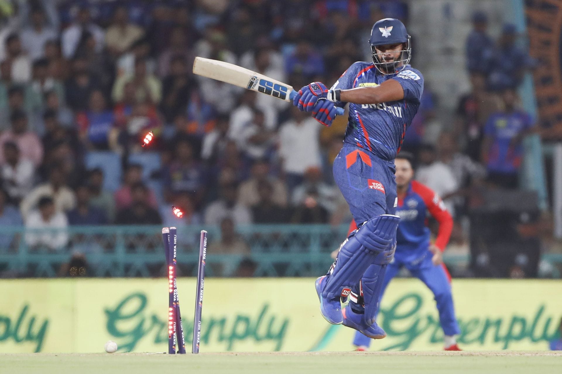 Lungi Ngidi castles Nicholas Pooran for 8 with stunning trademark off-cutter during LSG vs DC IPL 2026 match [Watch]