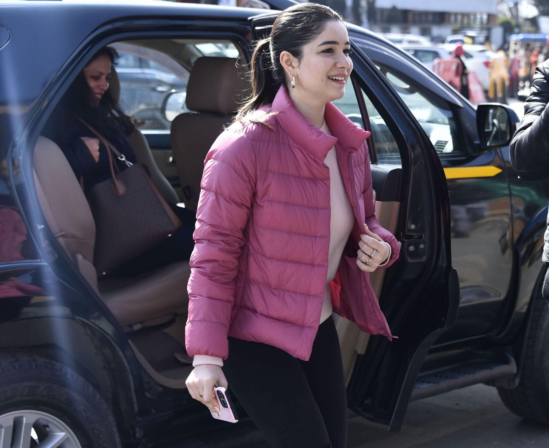 Sara Tendulkar smilingly ignores query related to LSG vs GT IPL 2026 match [Watch]