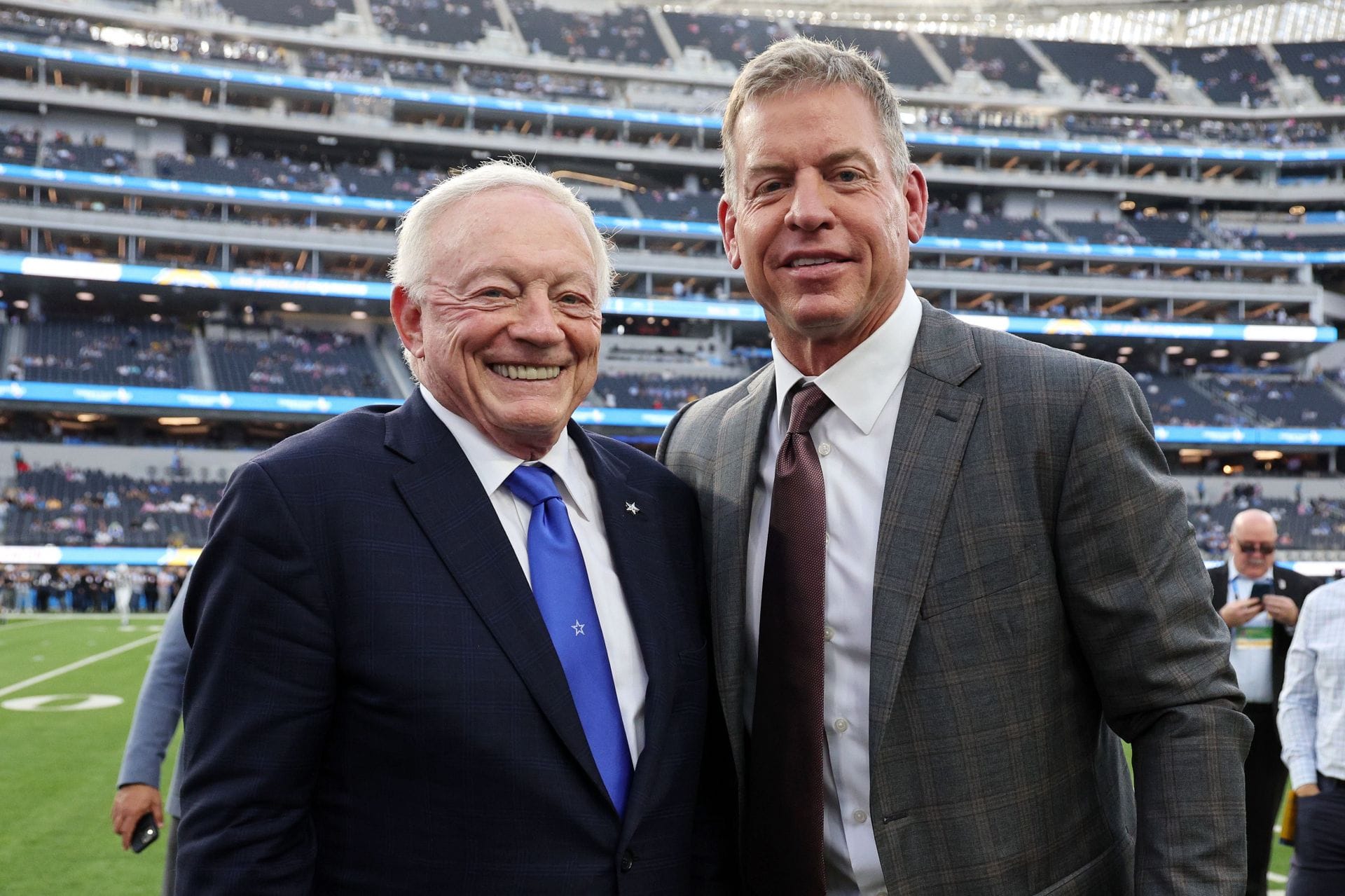 3x Pro Bowl LB shades Jerry Jones as Cowboys legend Troy Aikman reveals backing Dolphins after consultant gig in Miami