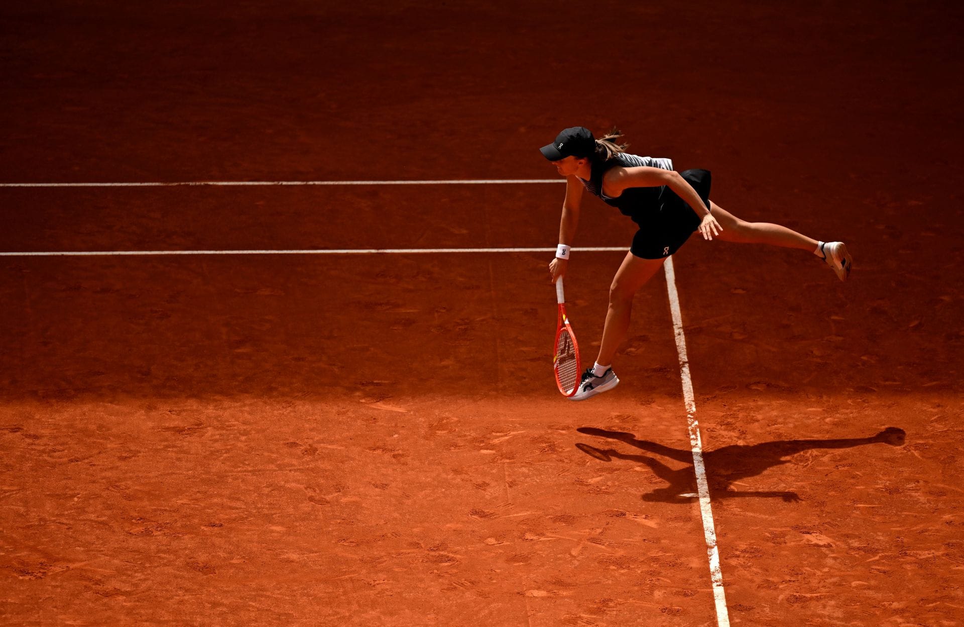 WATCH: Iga Swiatek breaks down in tears while leaving Madrid Open after heartbreaking retirement