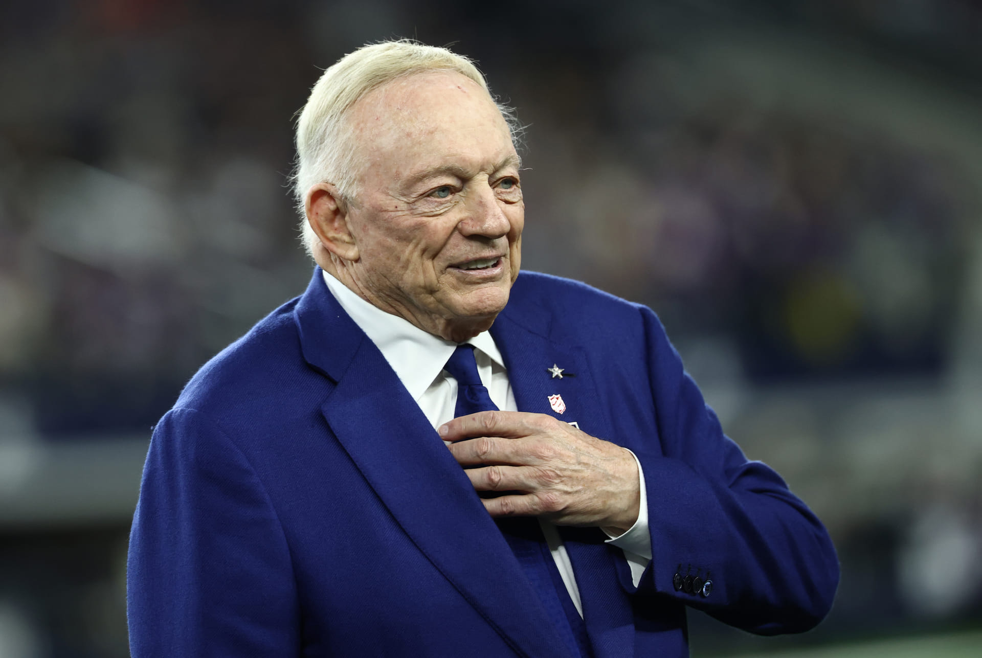 “Micah Parsons all over again”: NFL fans troll Jerry Jones for advising George Pickens to negotiate contract without agent David Mulugheta
