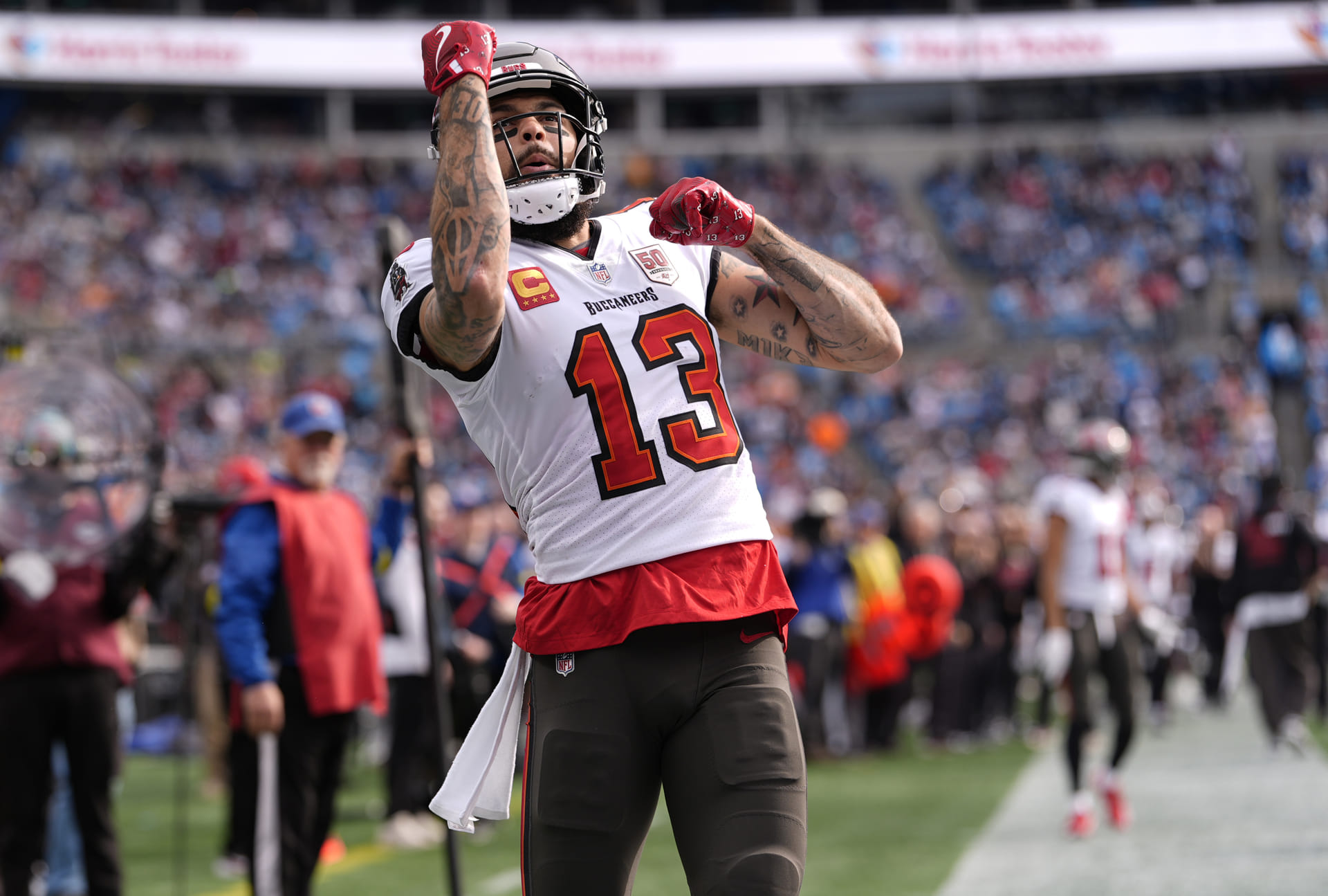 Mike Evans opens up about retirement after signing with 49ers in free agency