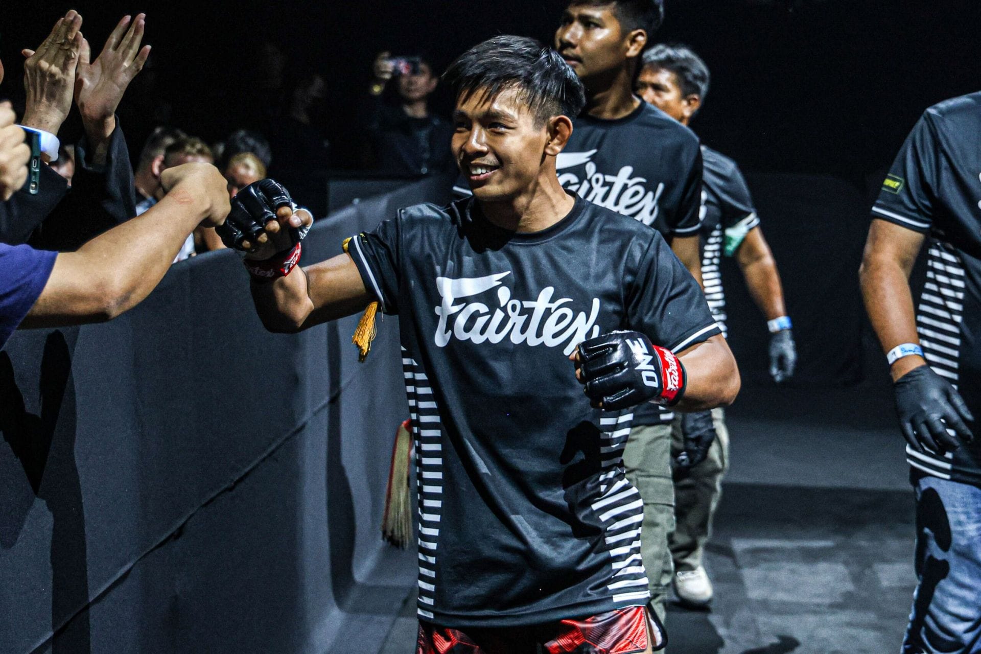 "Take the belt back home for them" - Songchainoi fueled by the massive support from fans and locals in his hometown