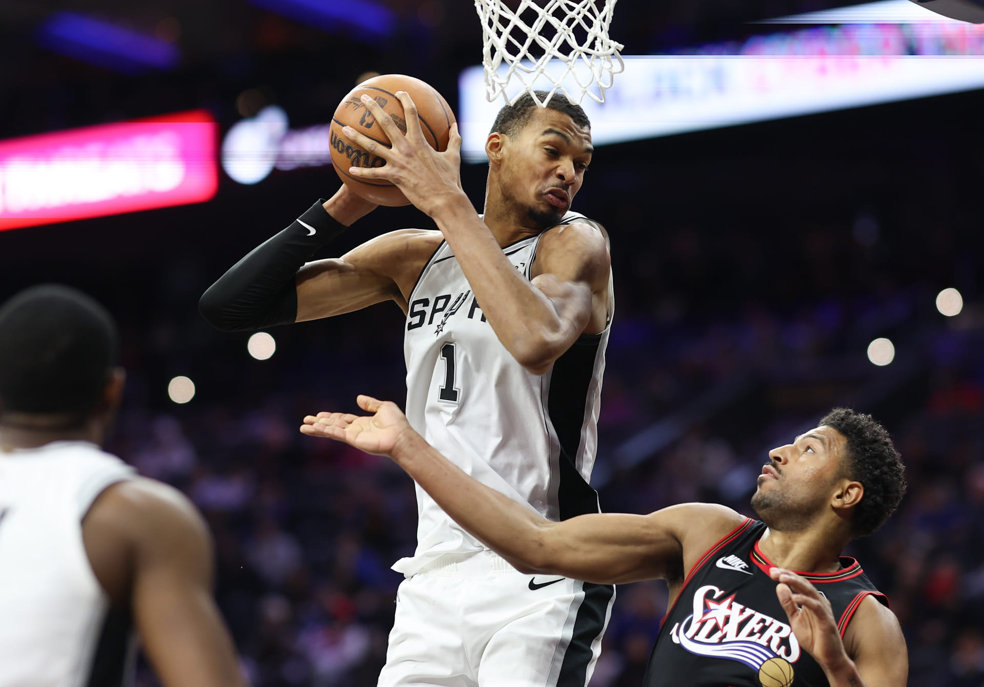Philadelphia 76ers vs San Antonio Spurs Preview: Starting Lineups Tonight, Betting Tips and Game Prediction (Apr. 6) | 2025-26 NBA Season