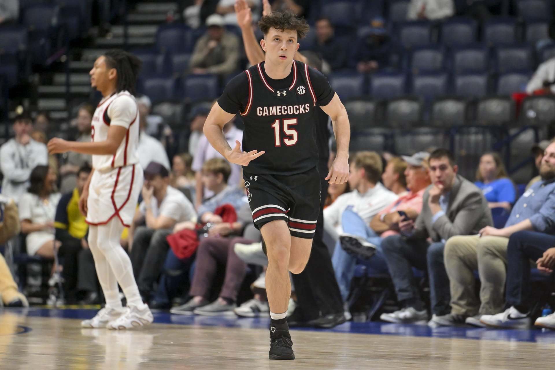 “A hide downgrade,” “Why go to a mid major school?”: College hoops fans react as South Carolina’s Eli Ellis commits to Charleston