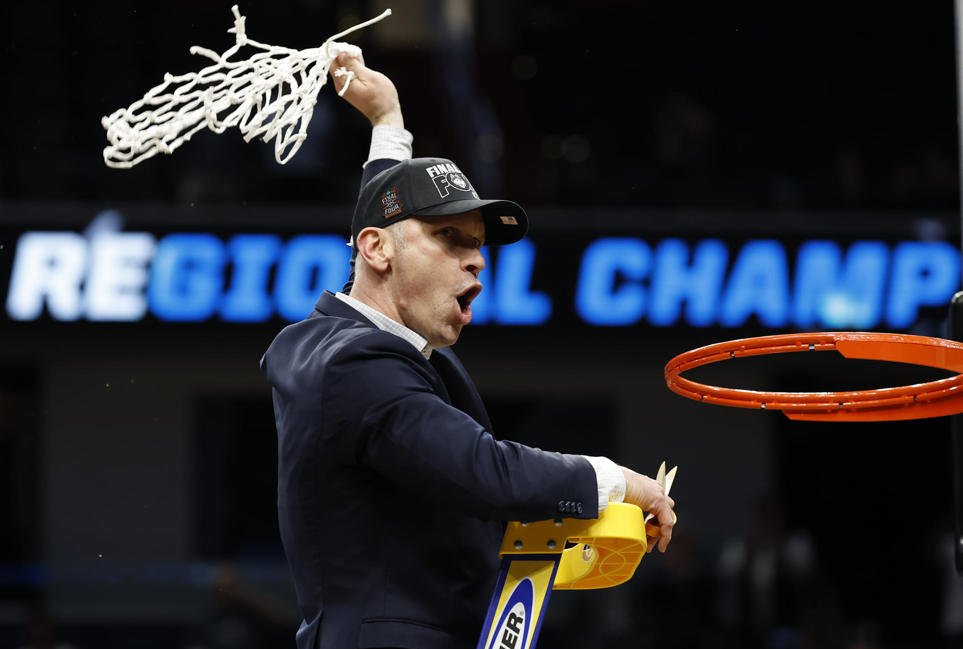 “I thought he was coming over to chest bump me”: Dan Hurley addresses viral moment with referee in Elite Eight game