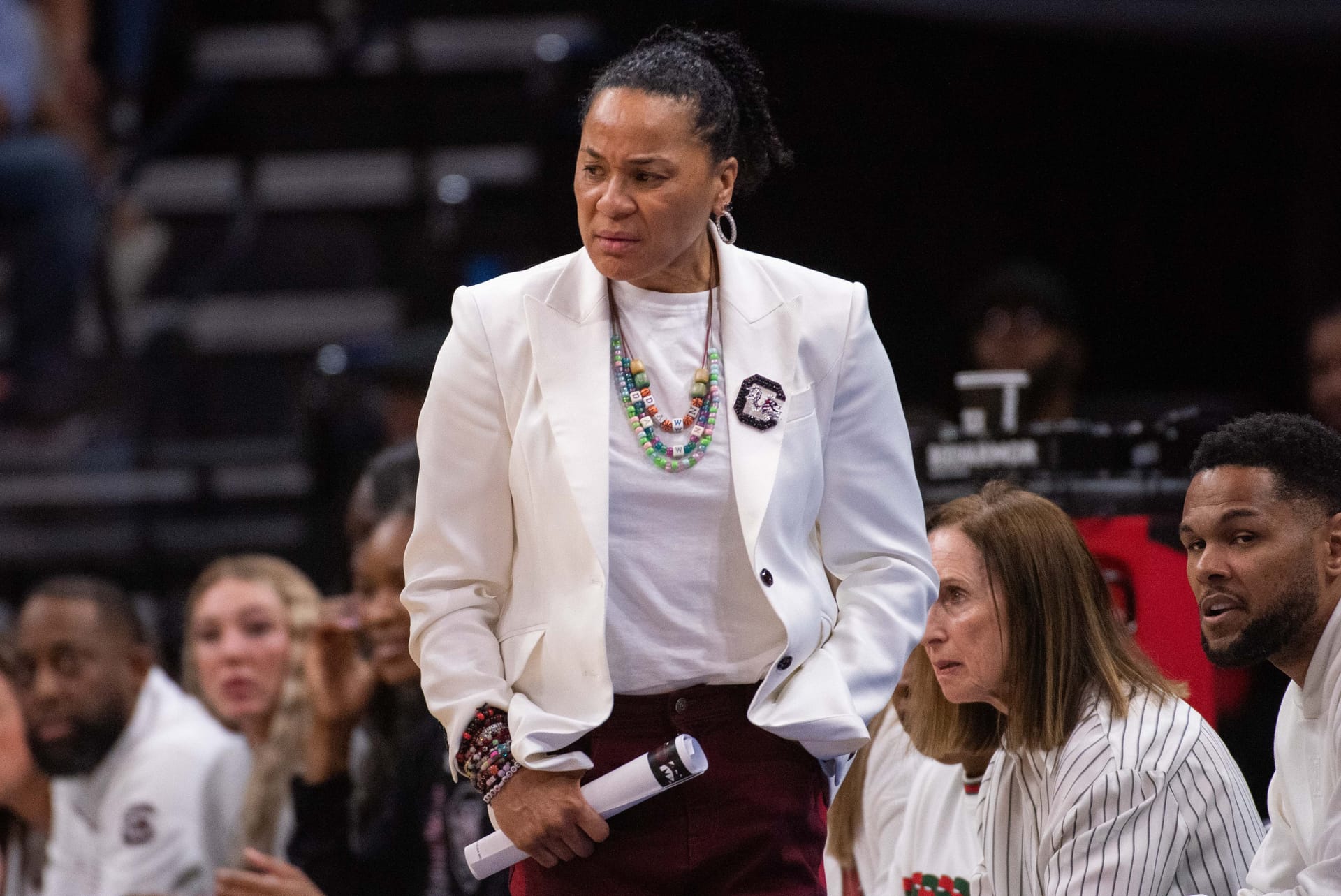WATCH: Dawn Staley, Agot Makeer & Joyce Edwards share awkward glances as reporter asks out of place question after Elite Eight win 