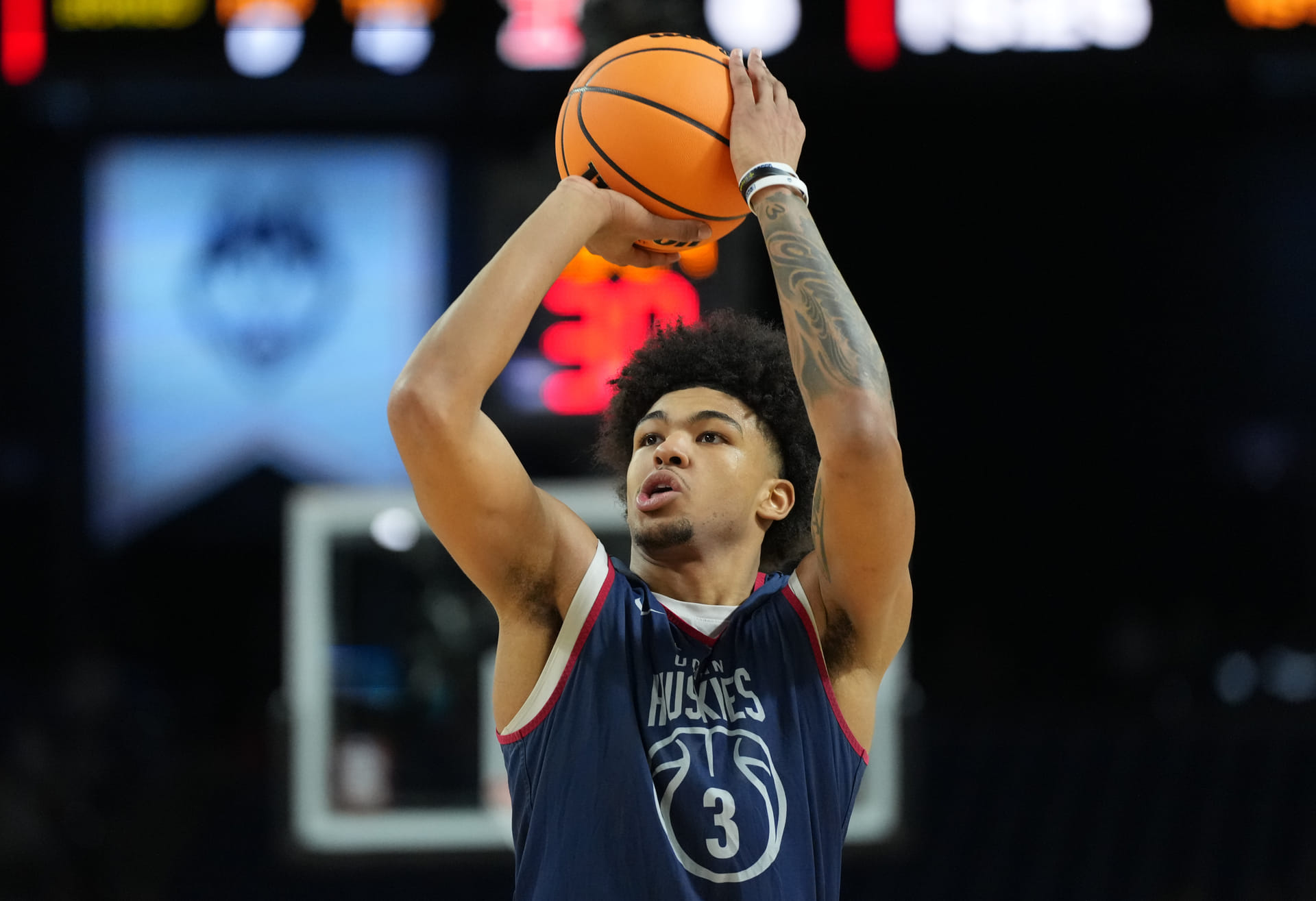 “ACC poaching UConn players,” “Went for the money”: College hoops fans react as Jaylin Stewart transfers to SMU