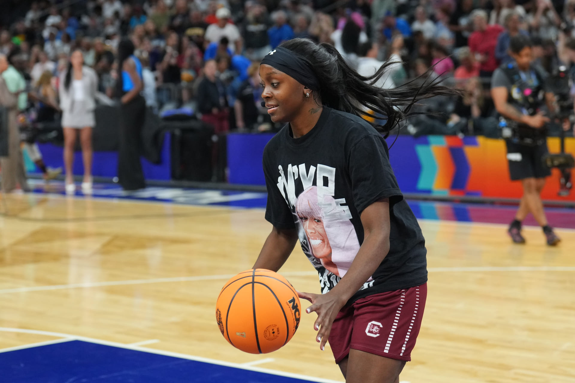 Watch: South Carolina star Raven Johnson gets hilariously spooked while looking down from the Empire State Building hours before 2026 WNBA draft
